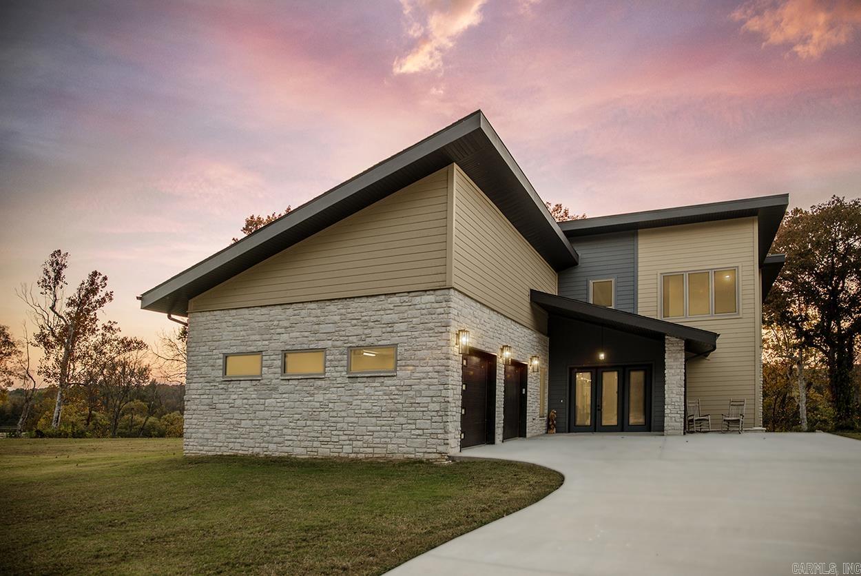 5  Sowbug Circle  Cotter, AR