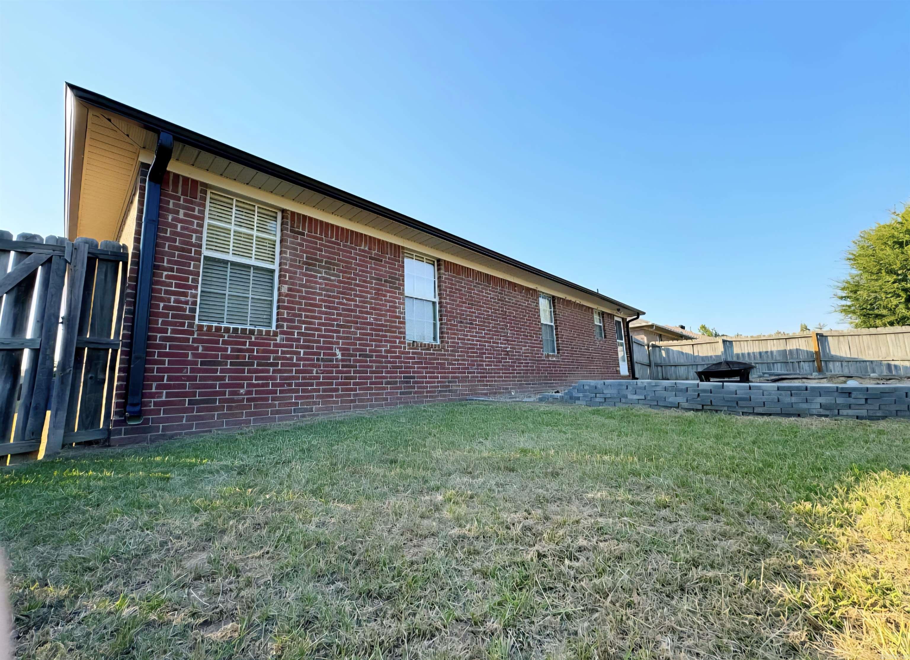 930  Brownstone  Conway, AR