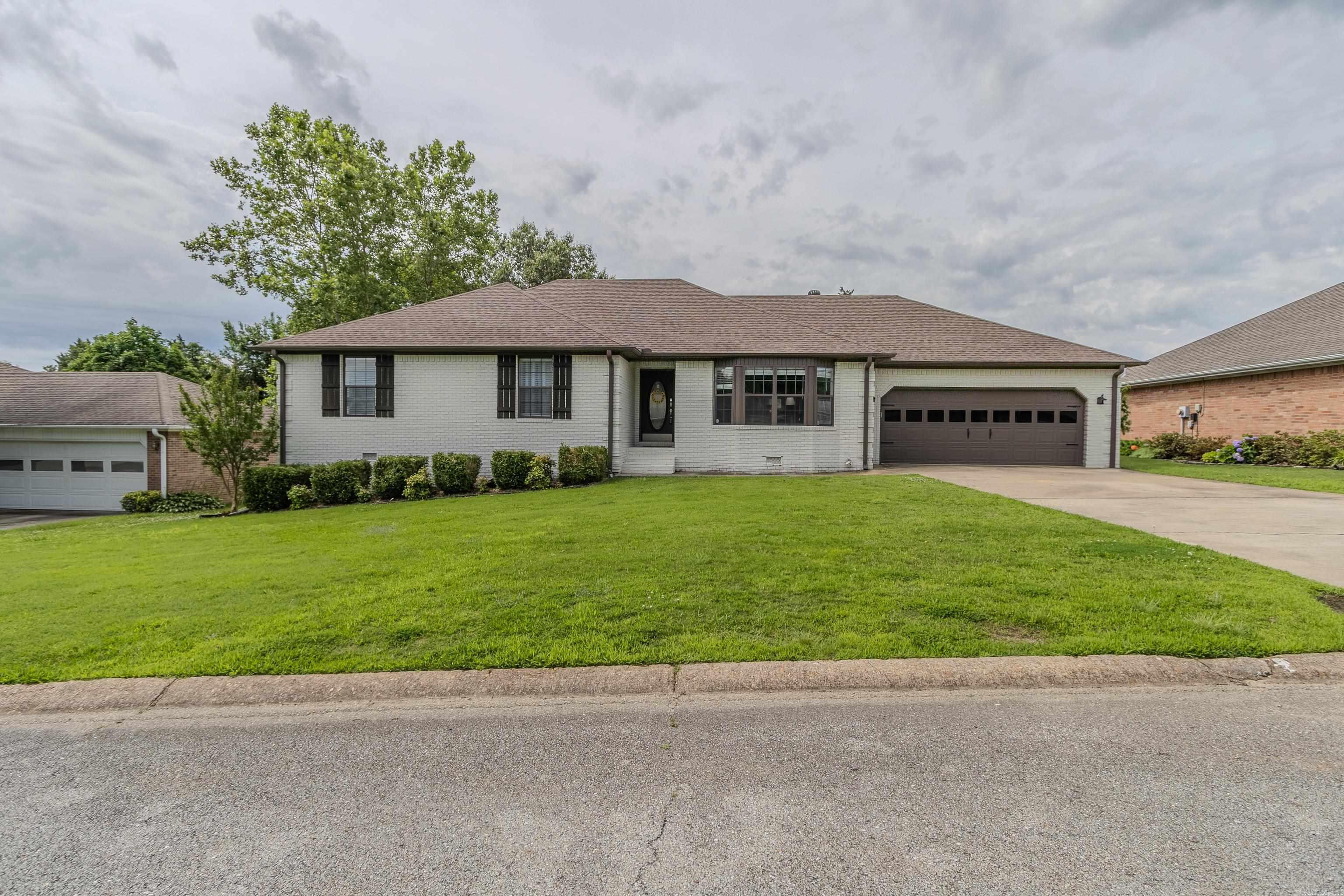 2106 Julie Ann Ln