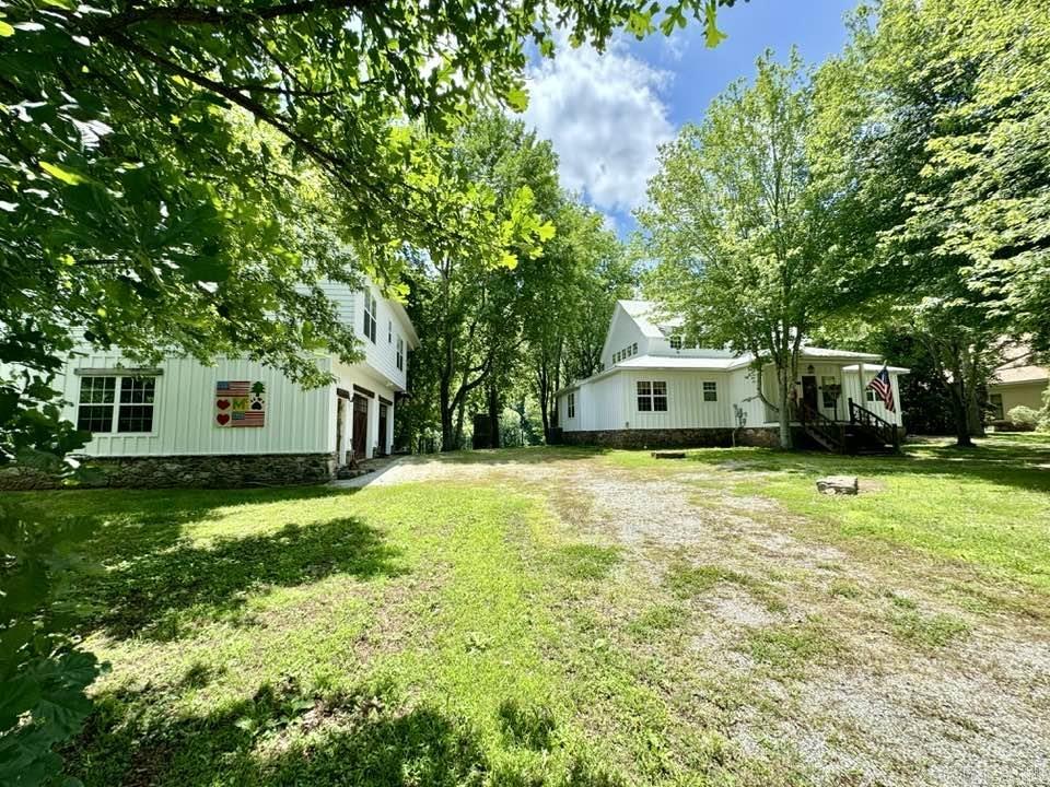 1040/1056 S Riverview  Melbourne, AR