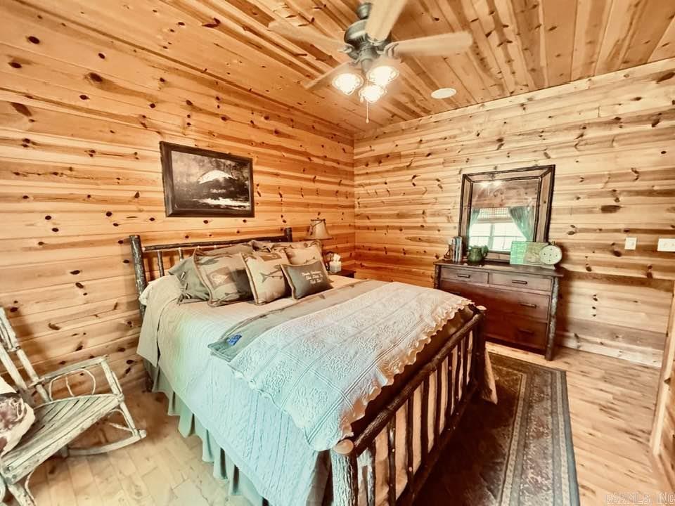 1040/1056 S Riverview  Melbourne, AR