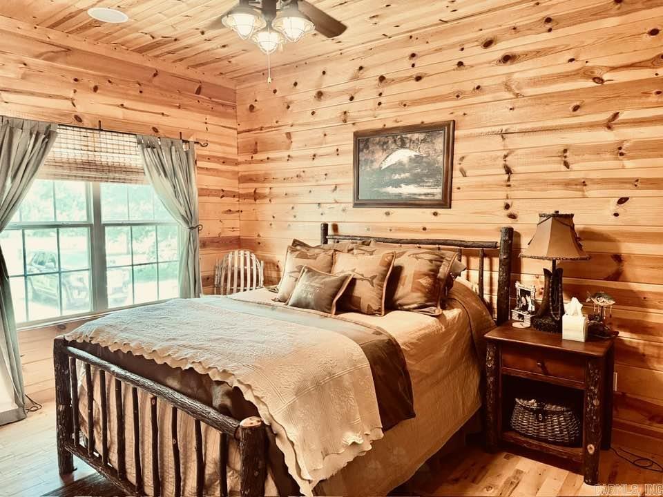 1040/1056 S Riverview  Melbourne, AR