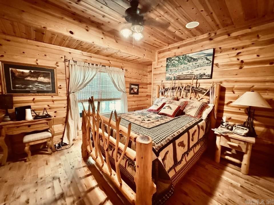 1040/1056 S Riverview  Melbourne, AR