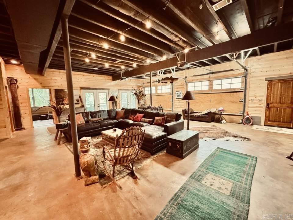 1040/1056 S Riverview  Melbourne, AR