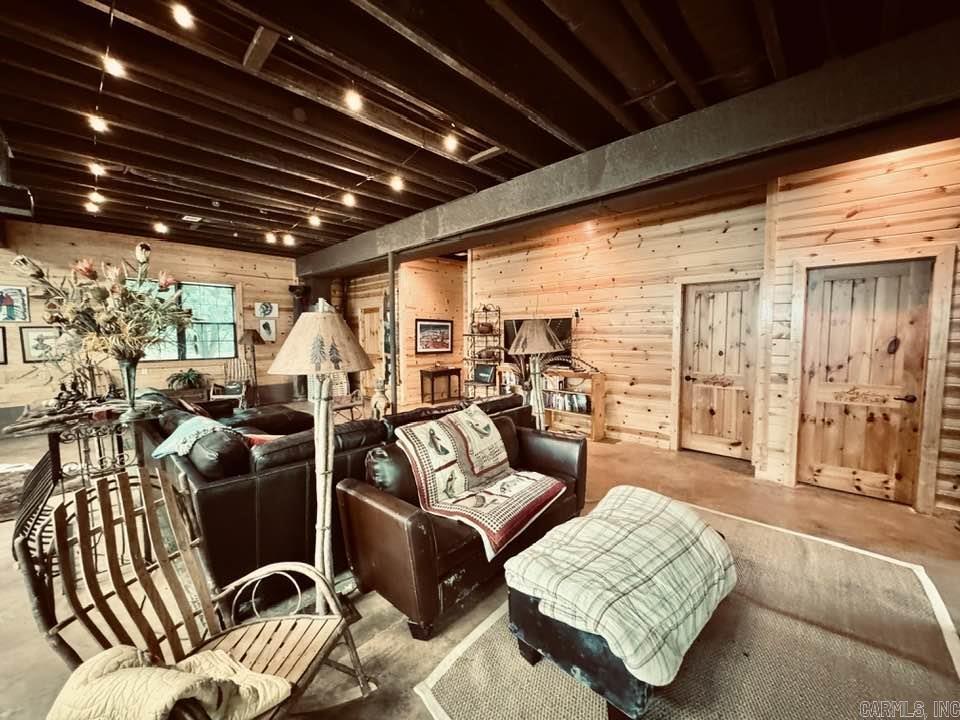 1040/1056 S Riverview  Melbourne, AR