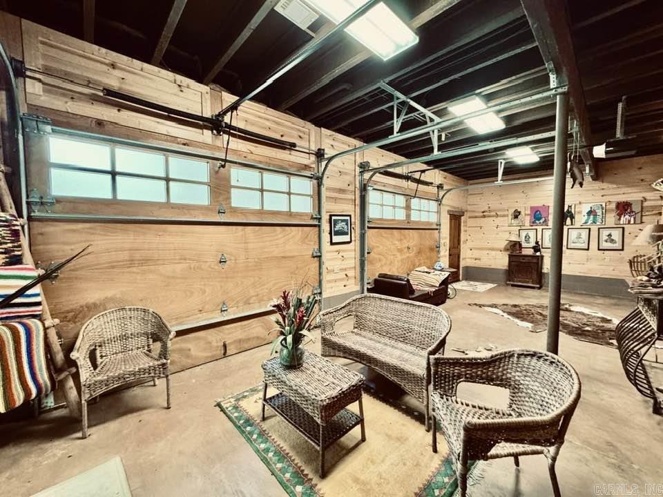 1040/1056 S Riverview  Melbourne, AR