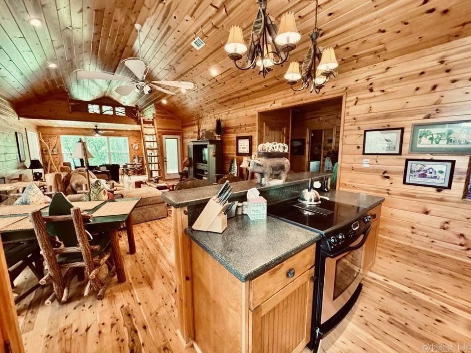 1040/1056 S Riverview  Melbourne, AR