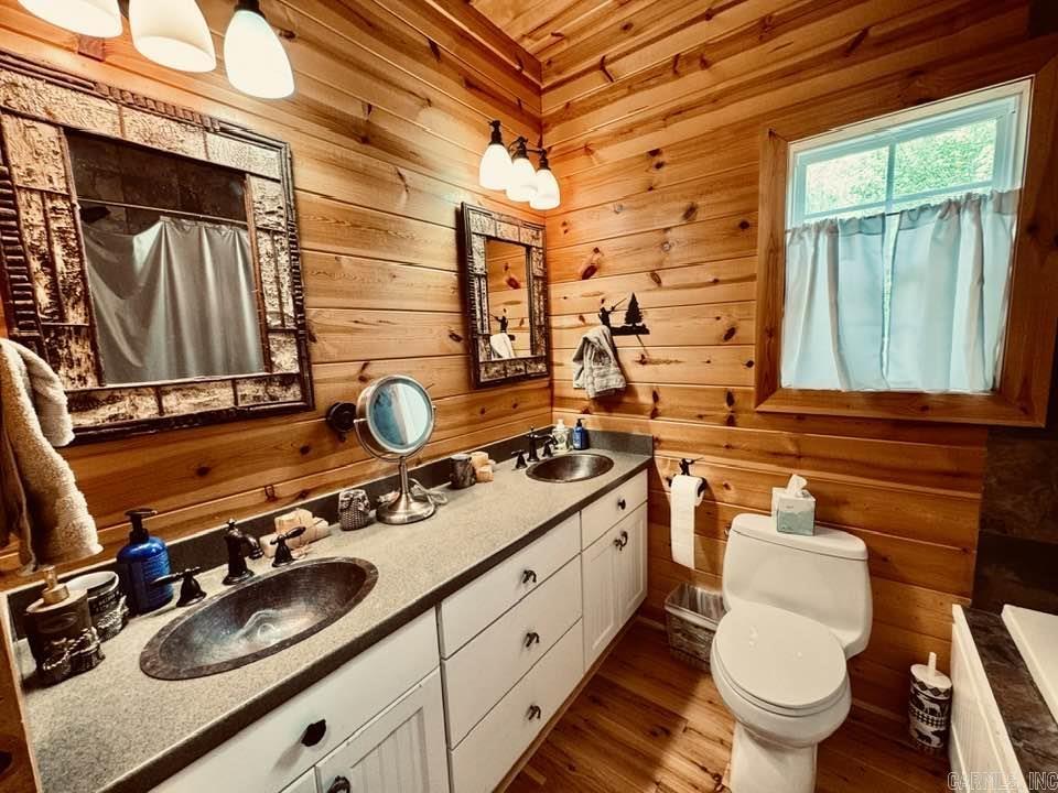 1040/1056 S Riverview  Melbourne, AR