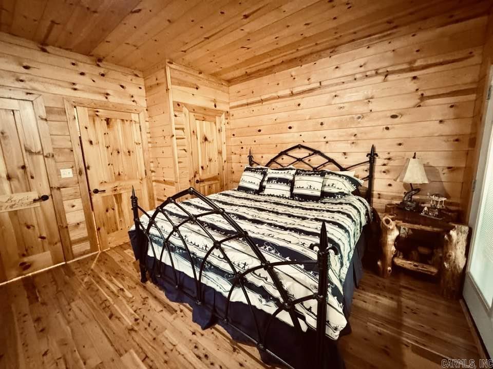 1040/1056 S Riverview  Melbourne, AR