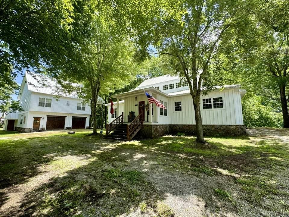 1040/1056 S Riverview  Melbourne, AR