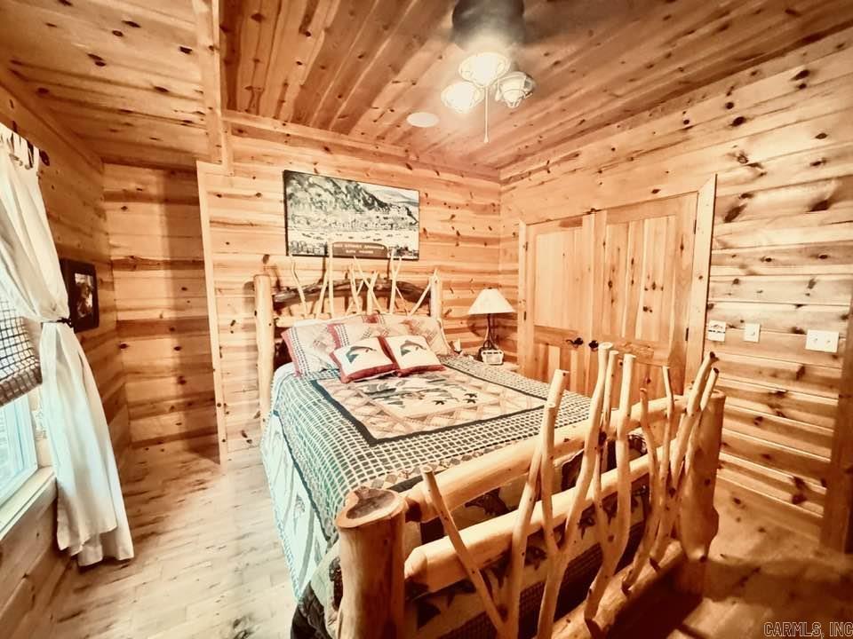 1040/1056 S Riverview  Melbourne, AR