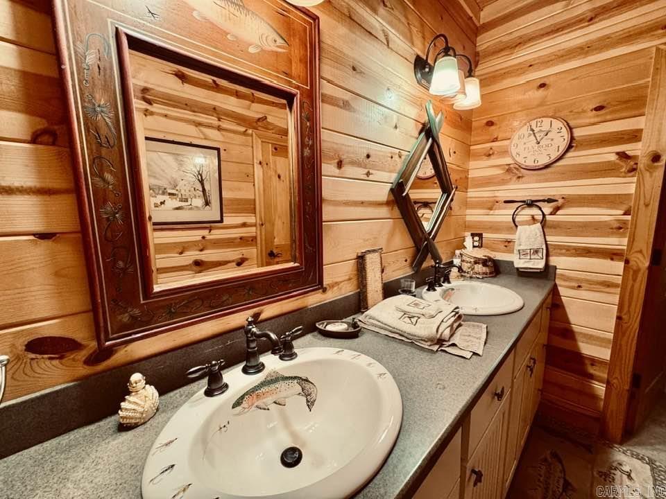 1040/1056 S Riverview  Melbourne, AR