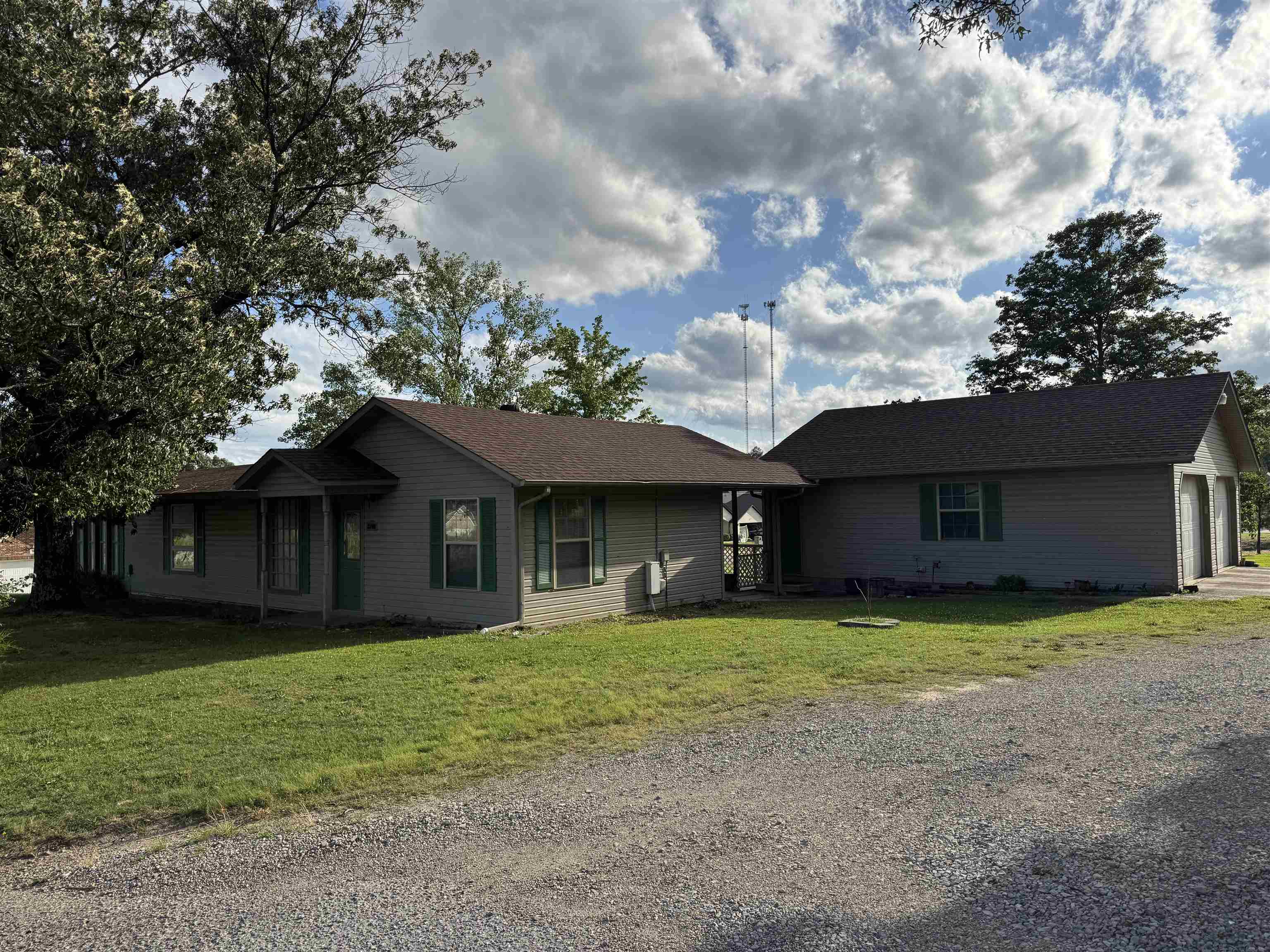 2208  Mockingbird Ln  Paradise, AR