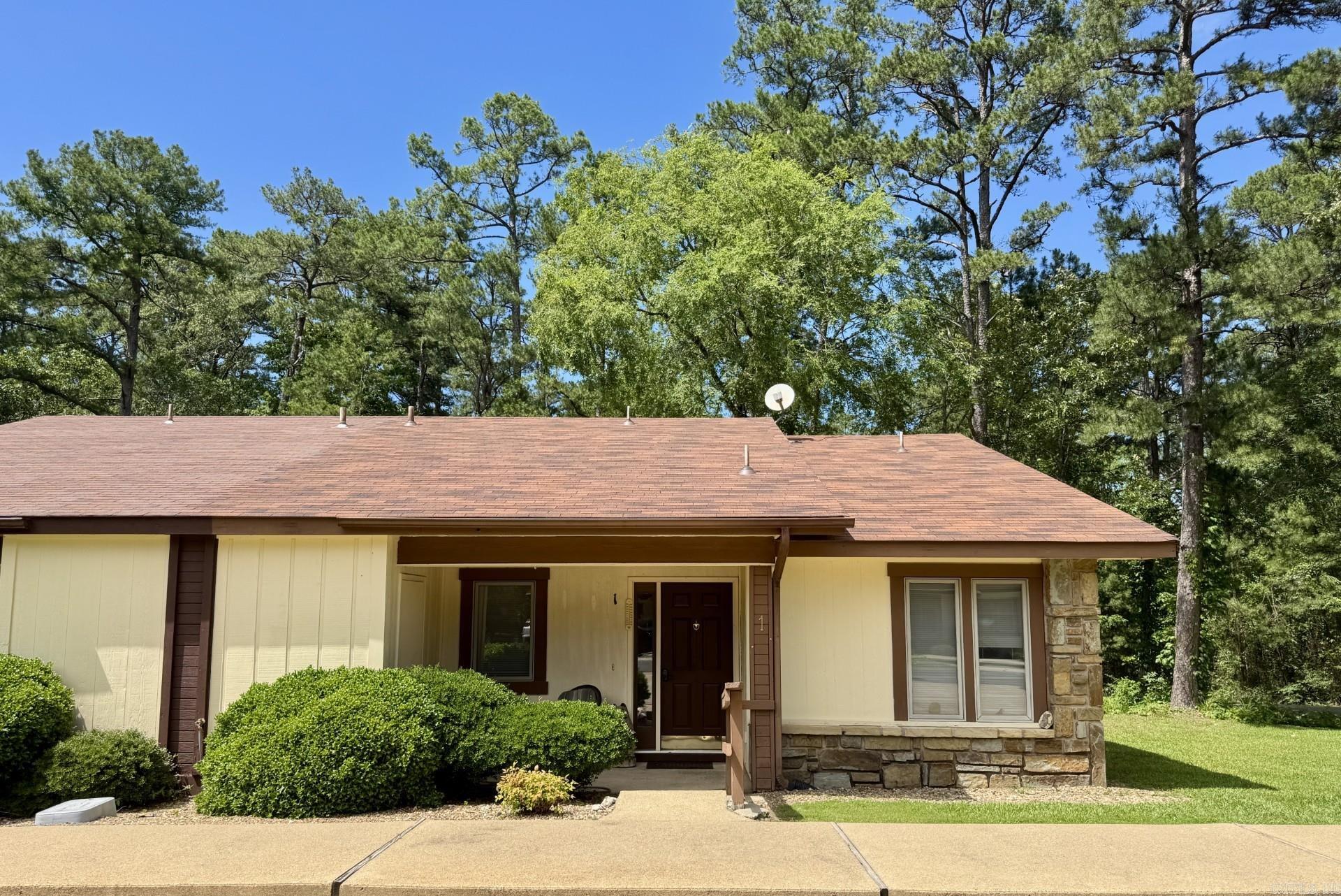 1  Lindsay  Hot Springs Village, AR