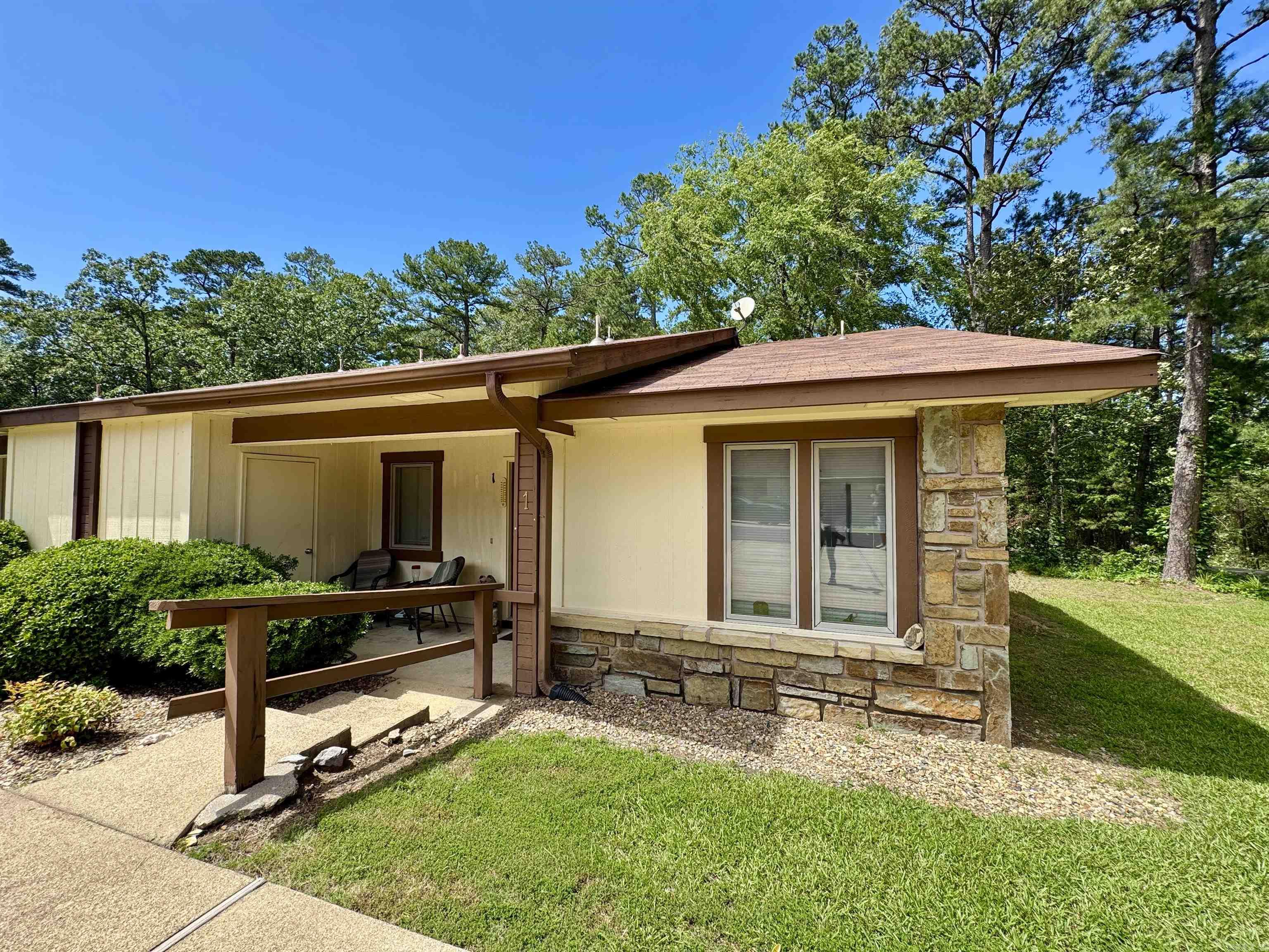 1  Lindsay  Hot Springs Village, AR