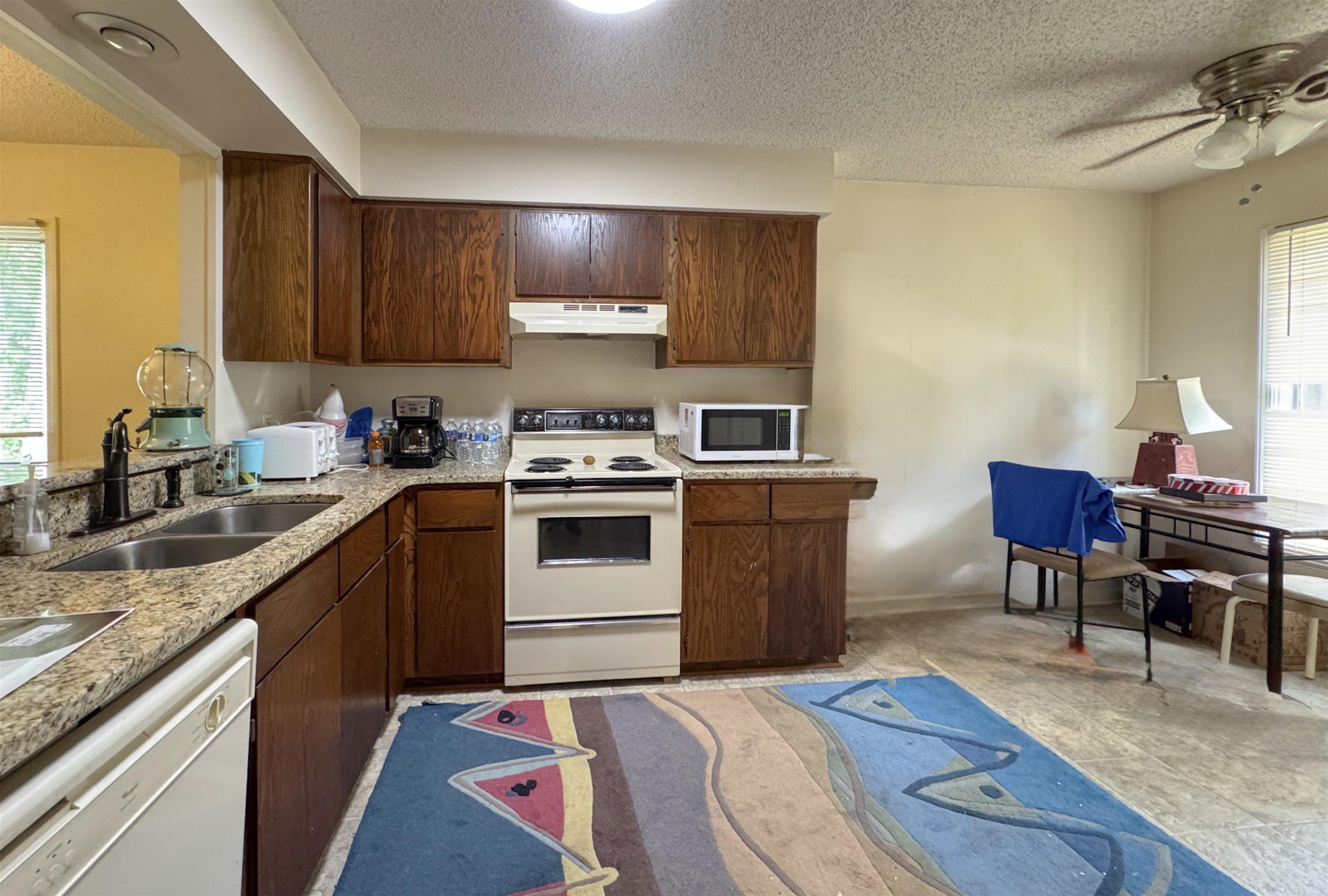 1  Lindsay  Hot Springs Village, AR