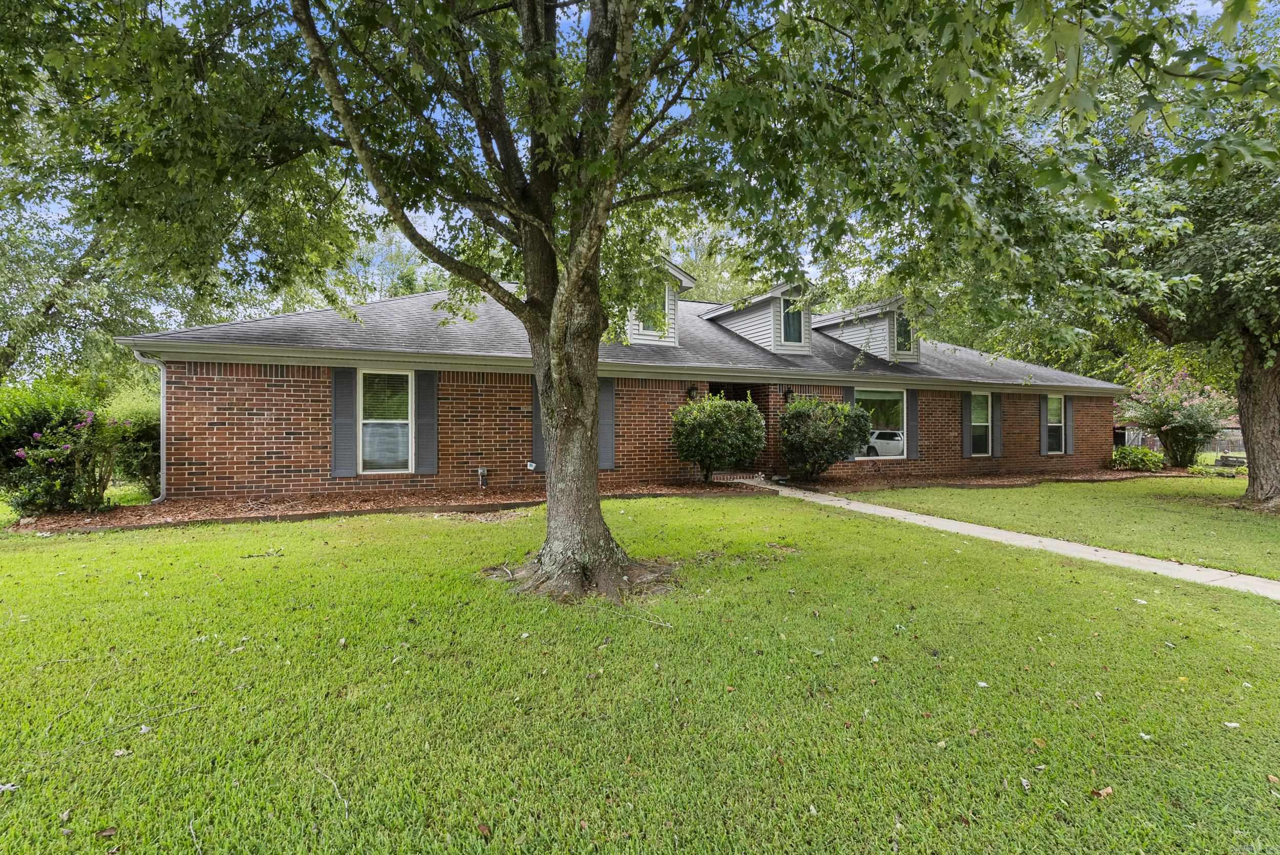157 South Broadview  Greenbrier, AR