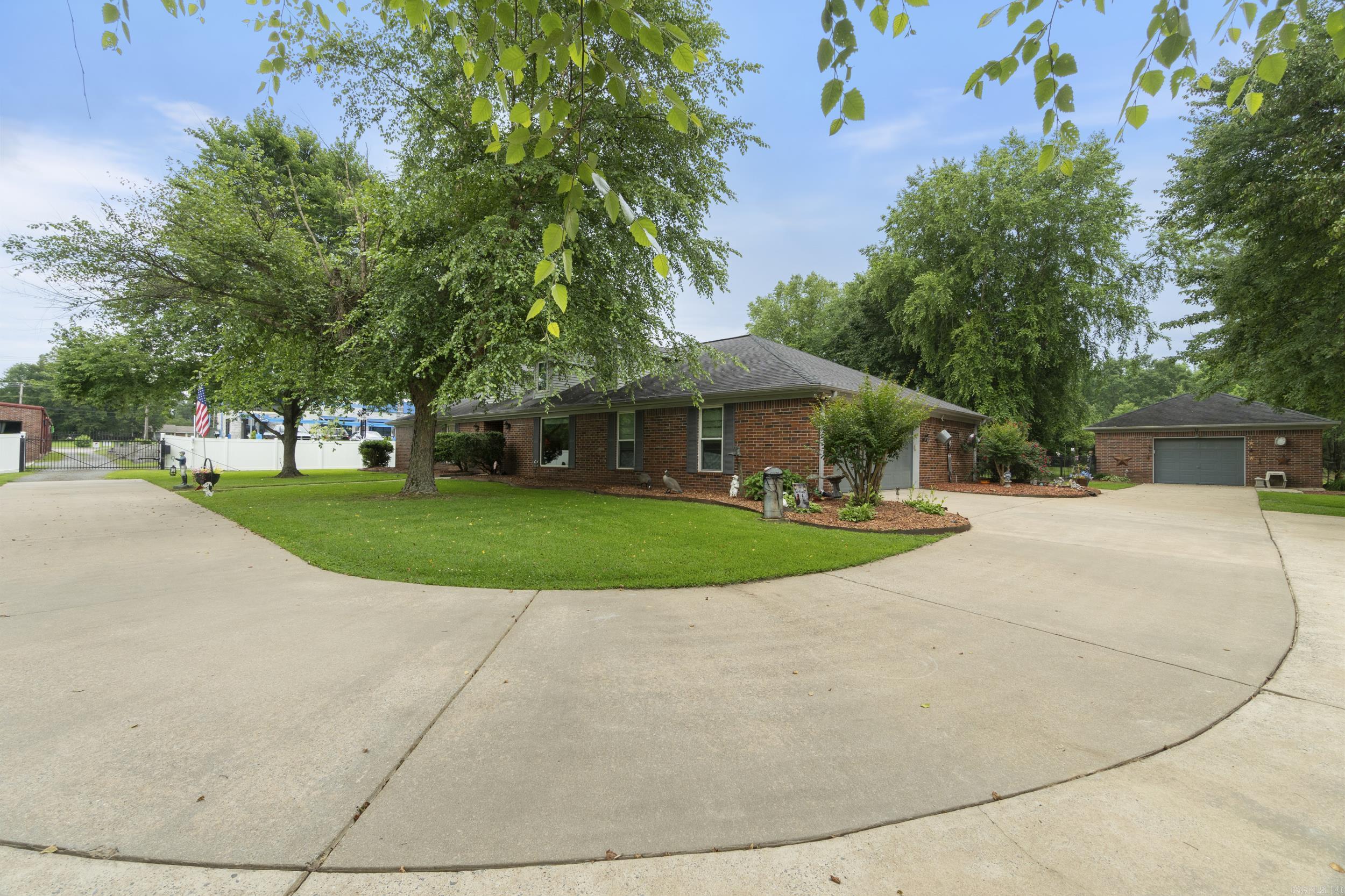 157  S Broadview  Greenbrier, AR