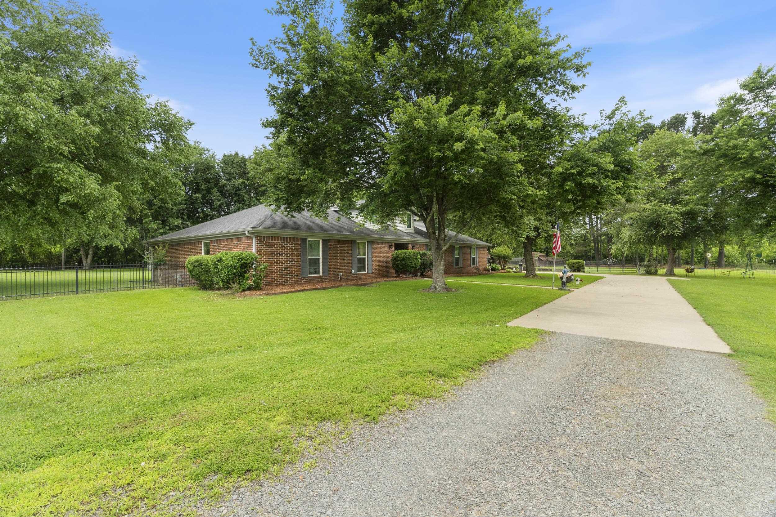 157  S Broadview  Greenbrier, AR