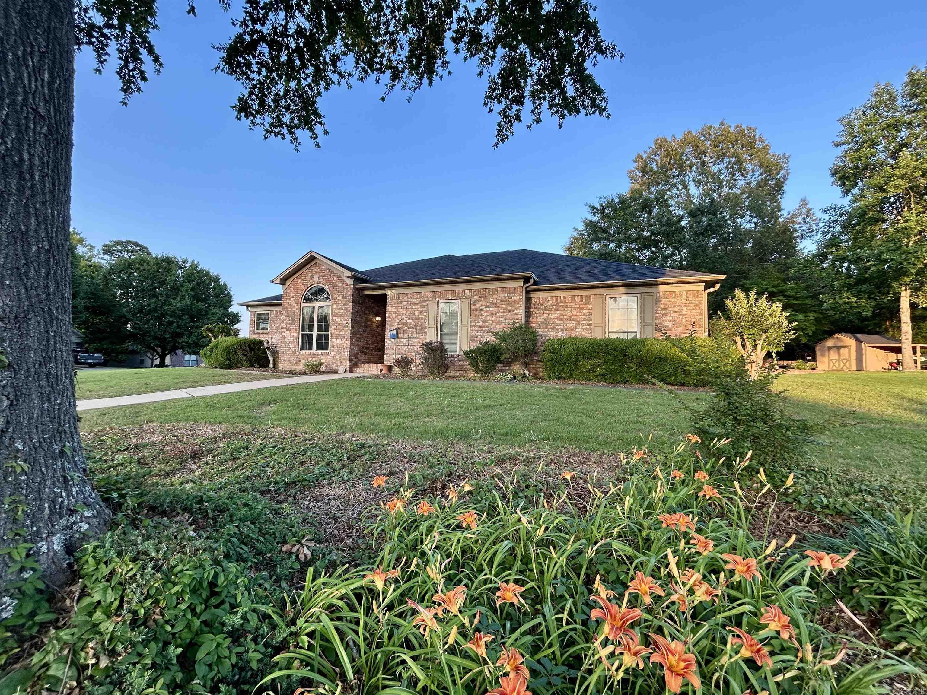 1828  DOVE  Benton, AR