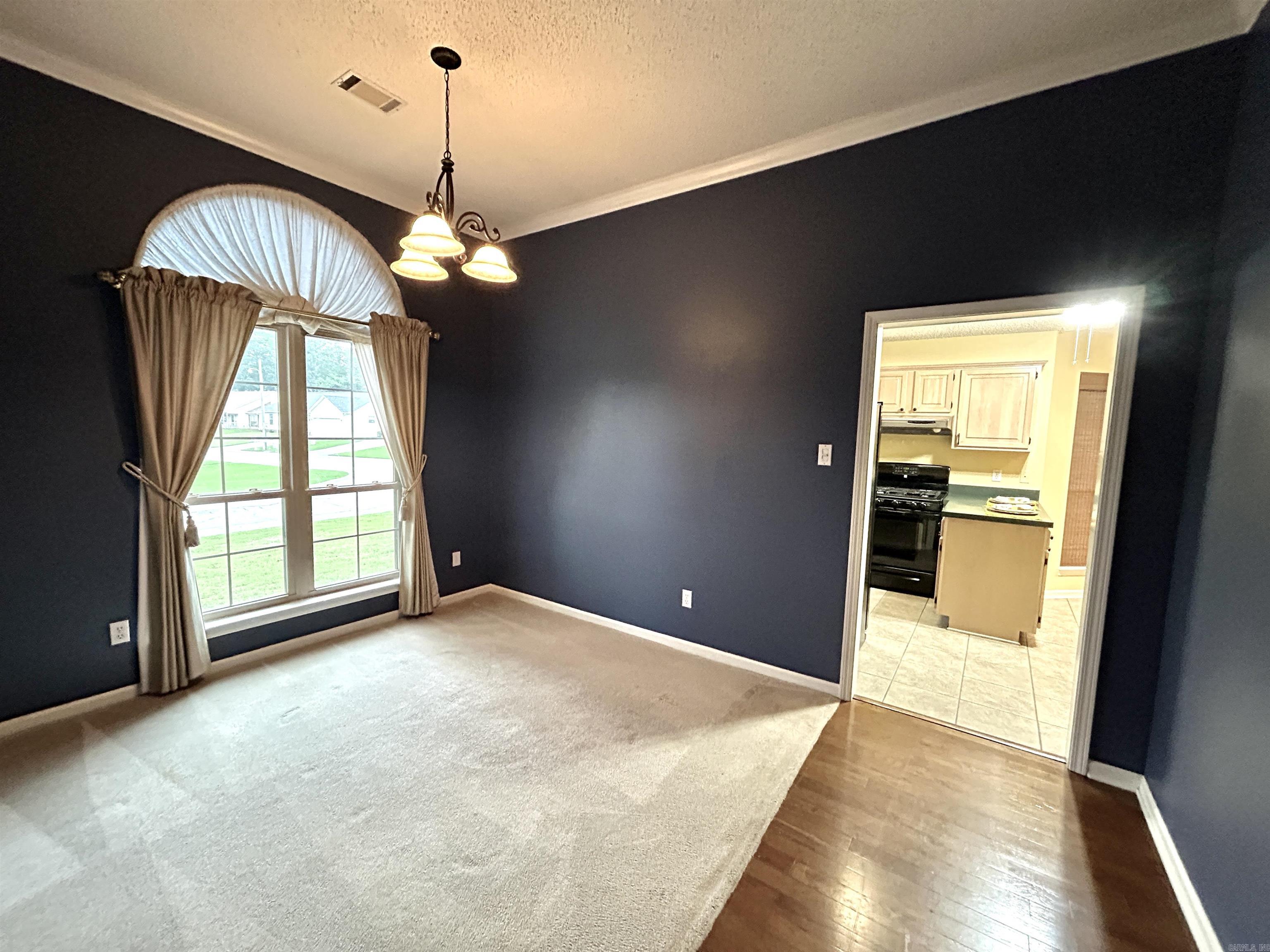 1828  DOVE  Benton, AR