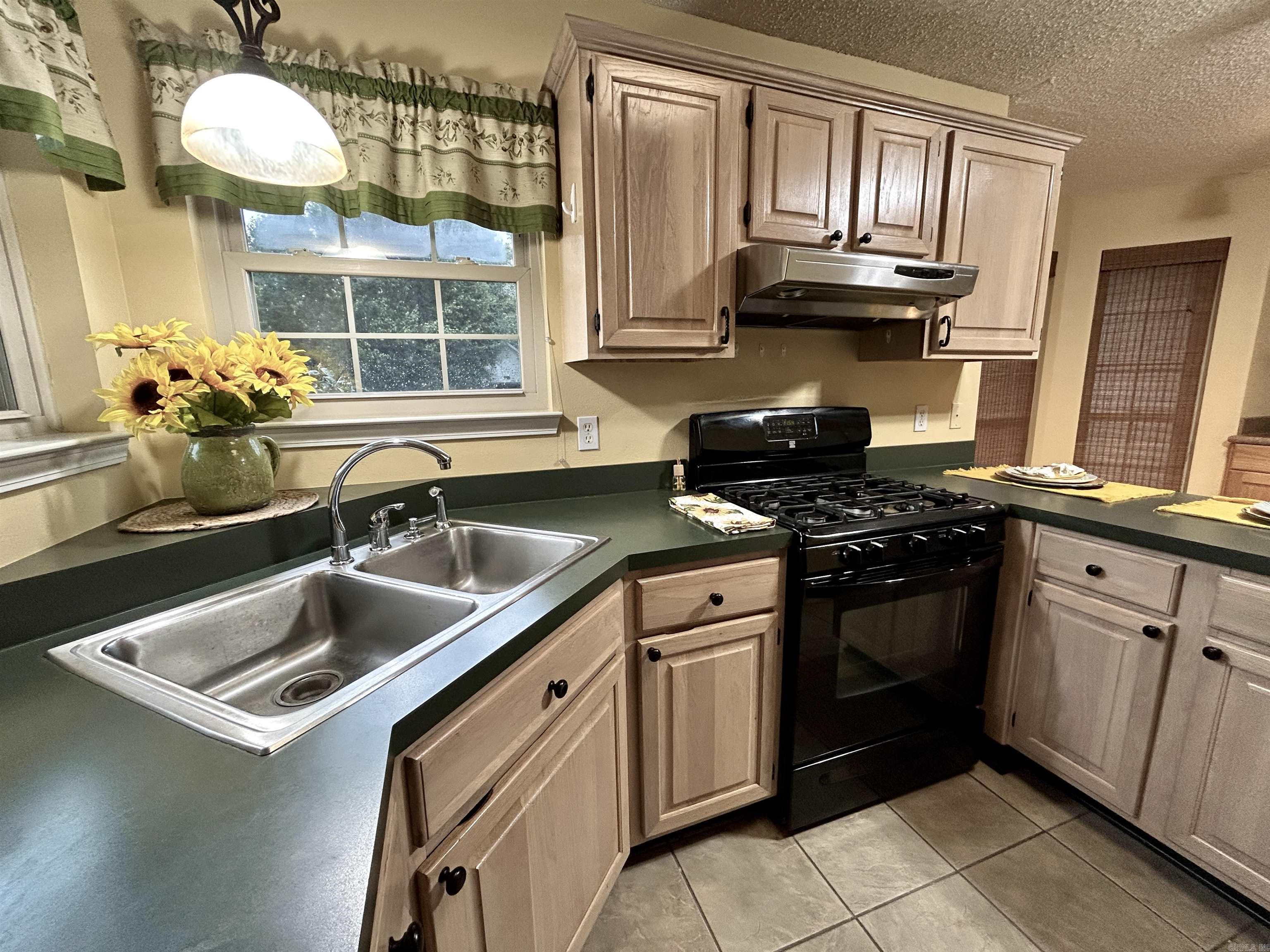 1828  DOVE  Benton, AR