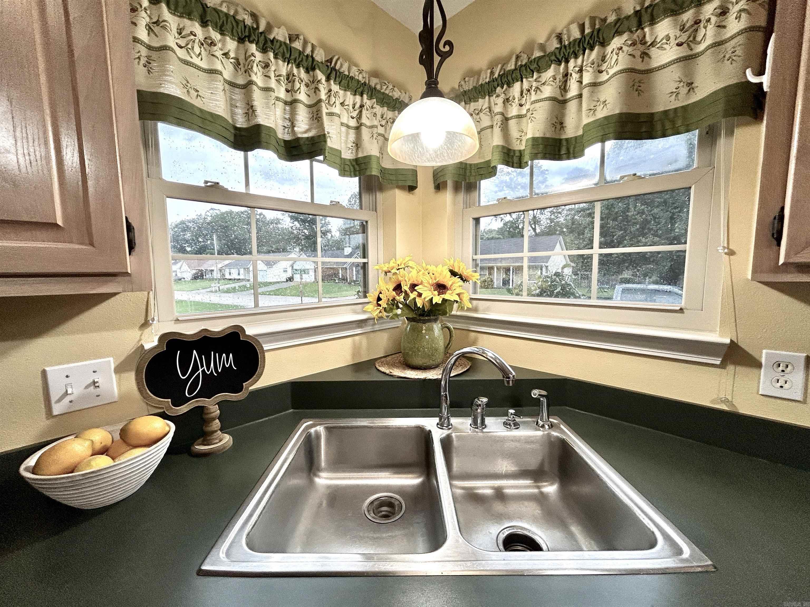 1828  DOVE  Benton, AR
