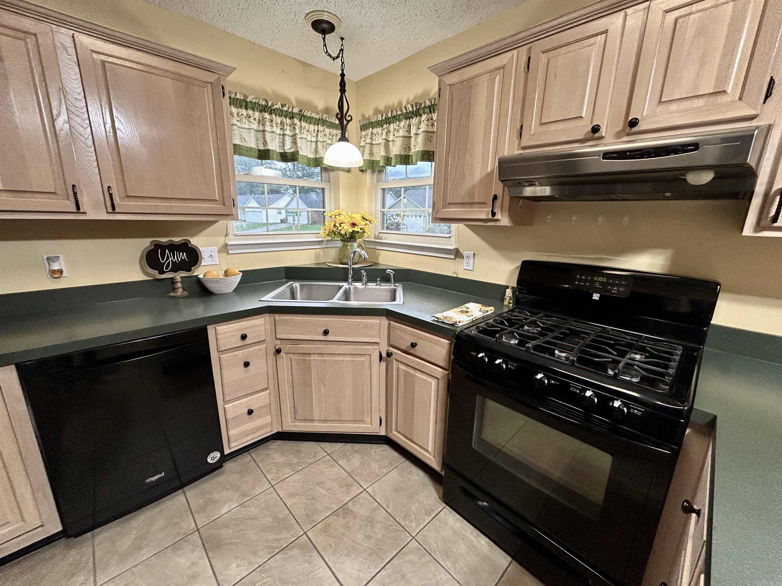 1828  DOVE  Benton, AR
