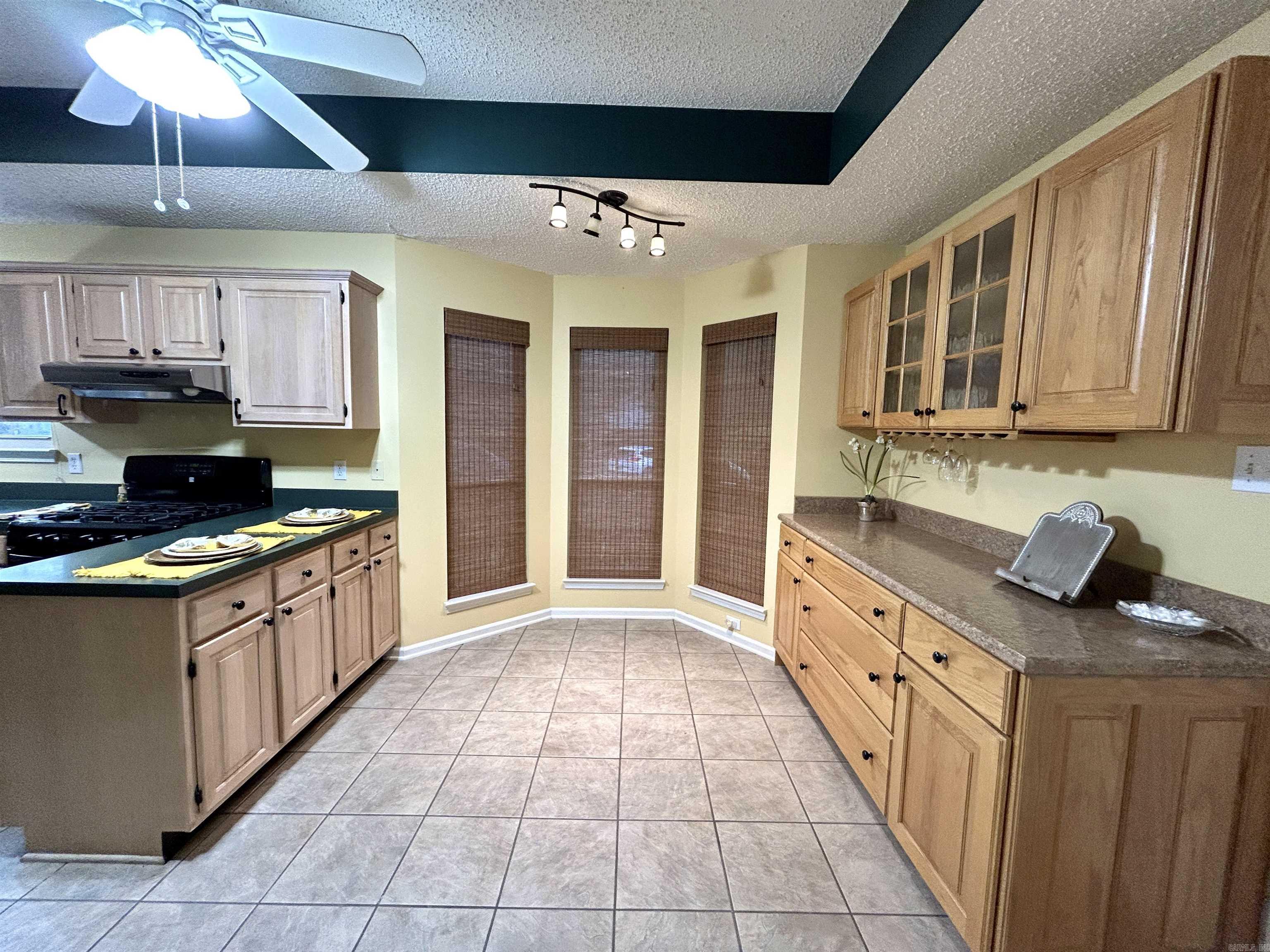 1828  DOVE  Benton, AR
