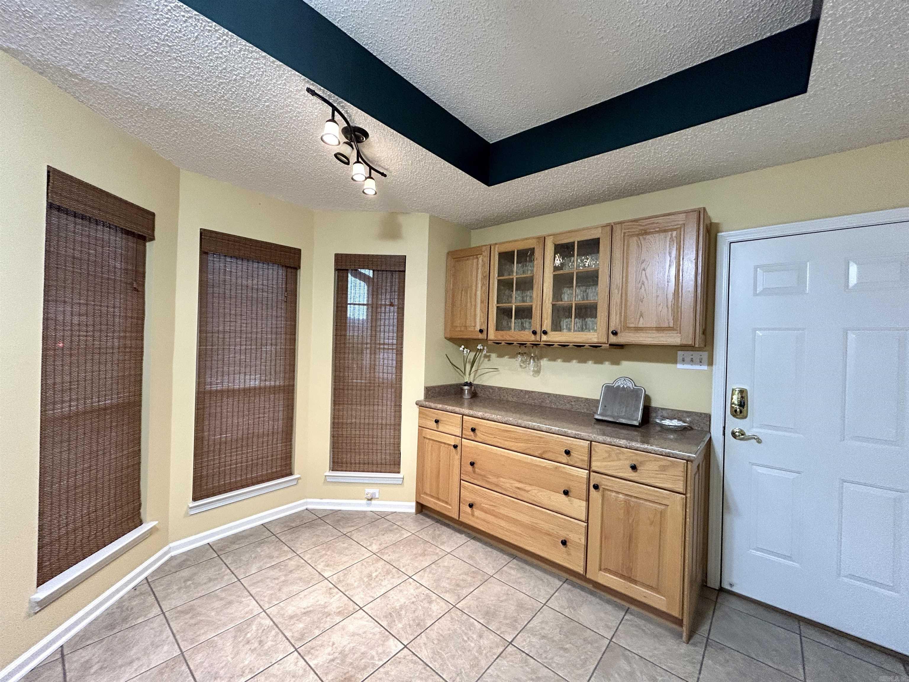 1828  DOVE  Benton, AR