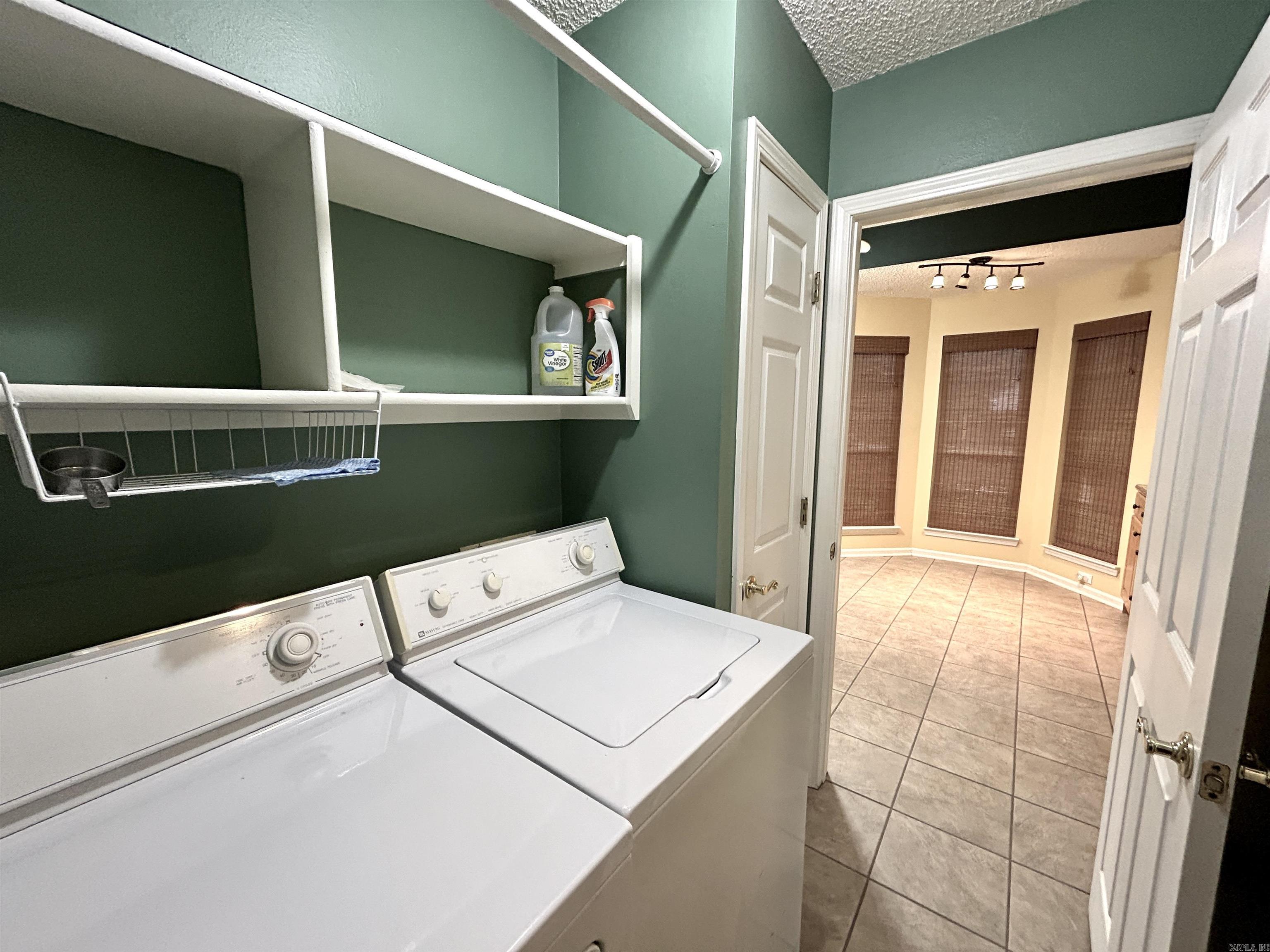 1828  DOVE  Benton, AR