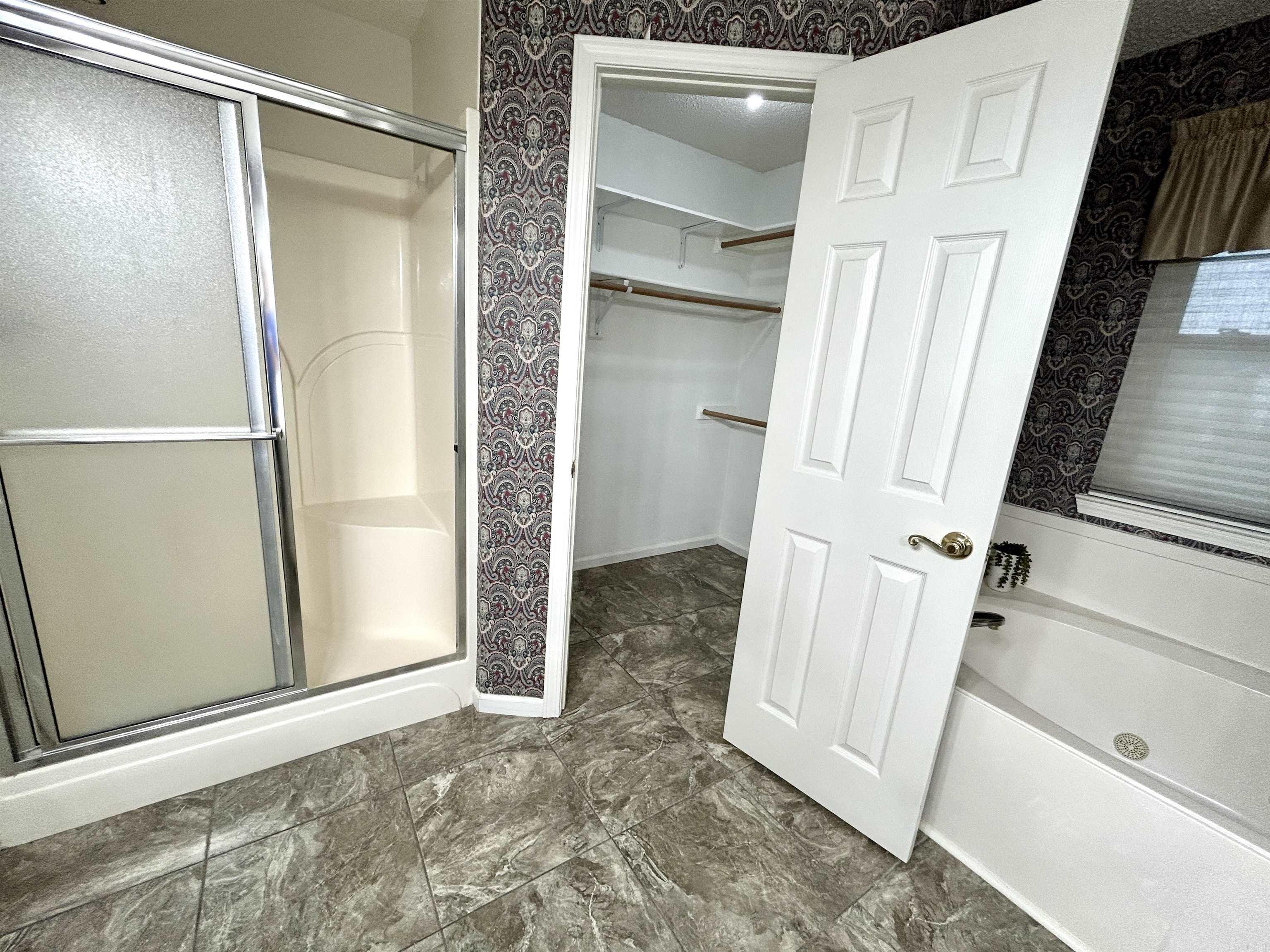 1828  DOVE  Benton, AR