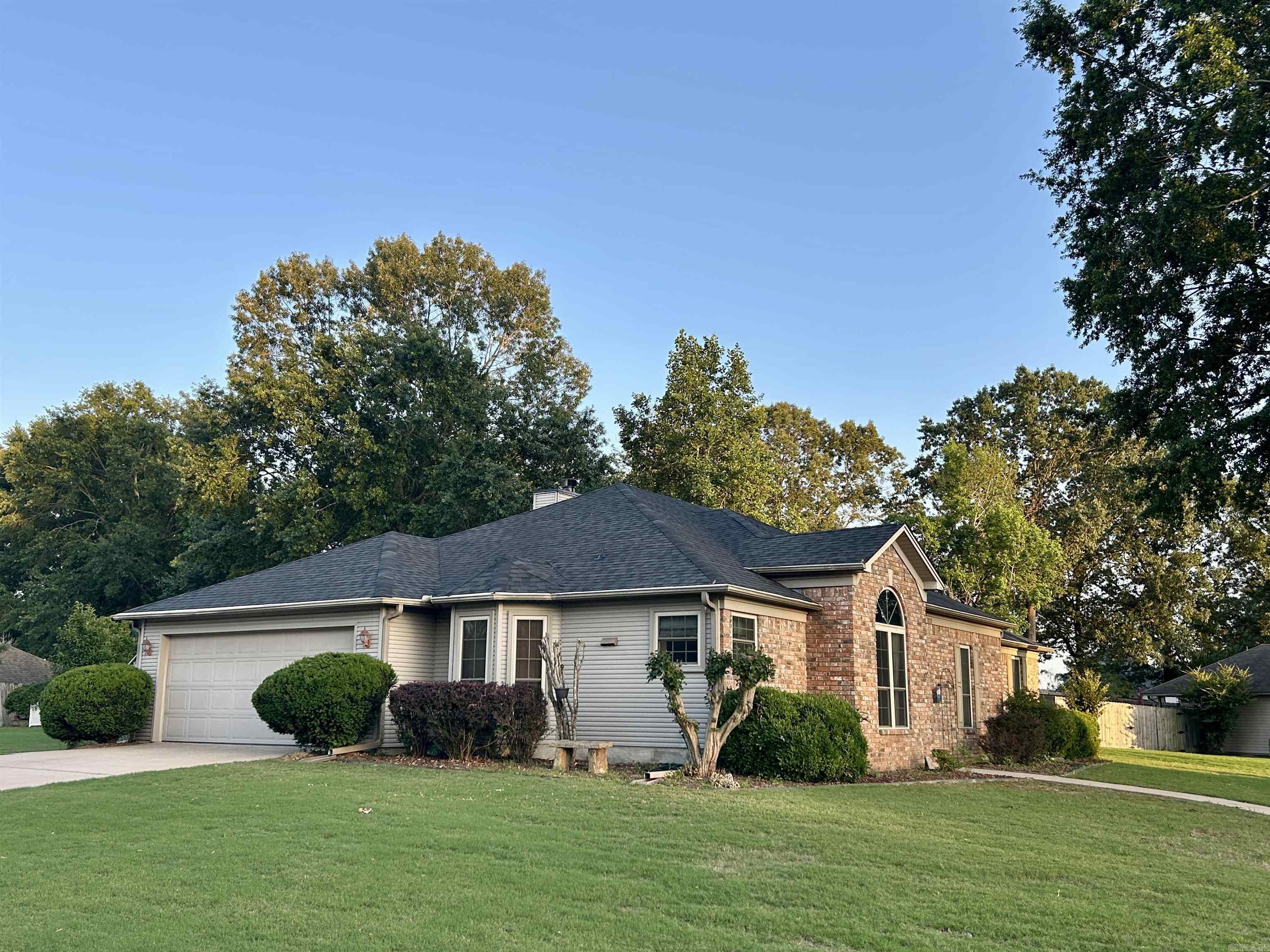 1828  DOVE  Benton, AR