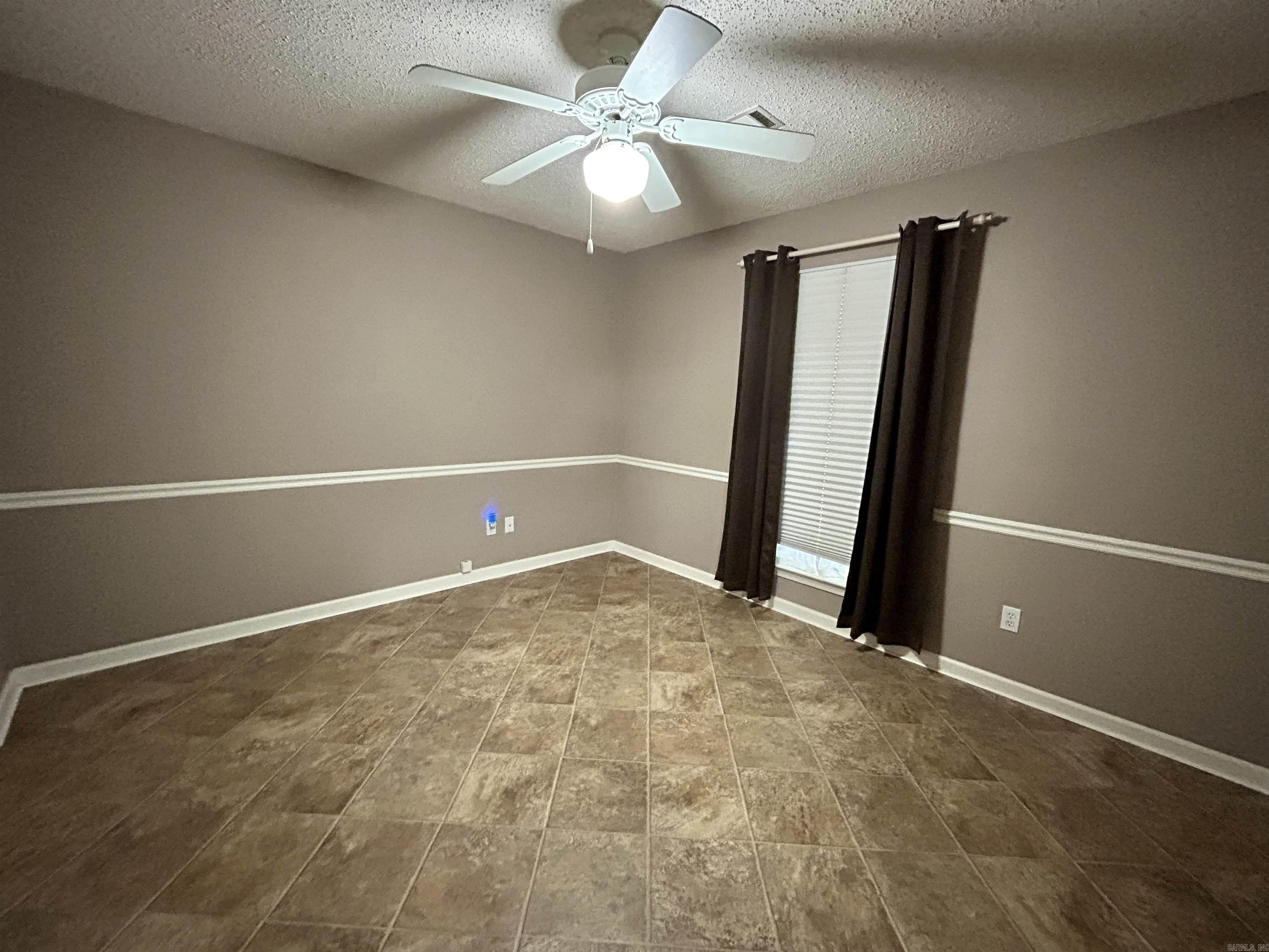 1828  DOVE  Benton, AR