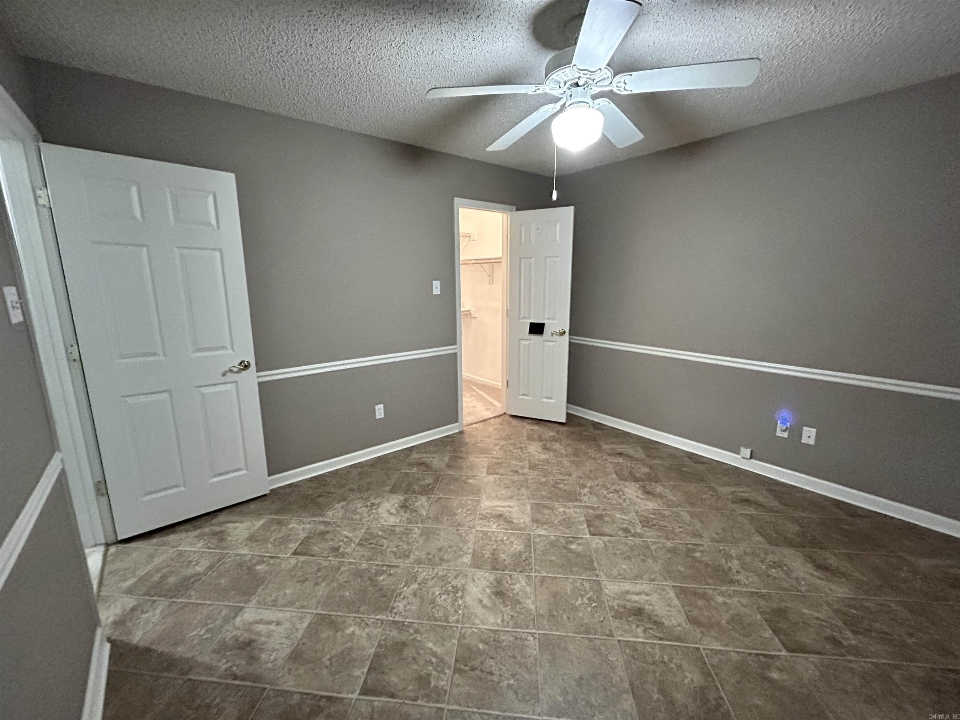 1828  DOVE  Benton, AR
