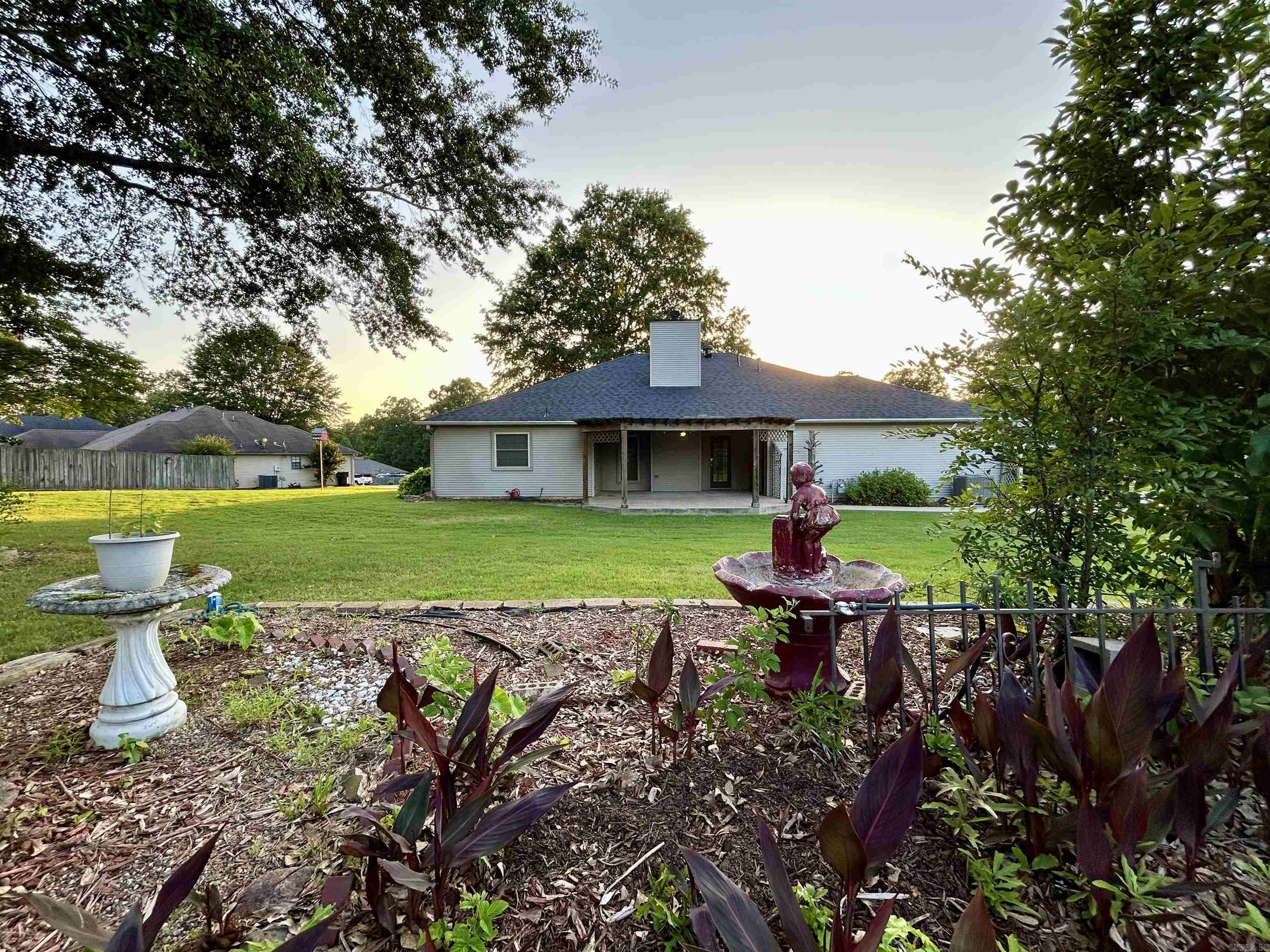 1828  DOVE  Benton, AR