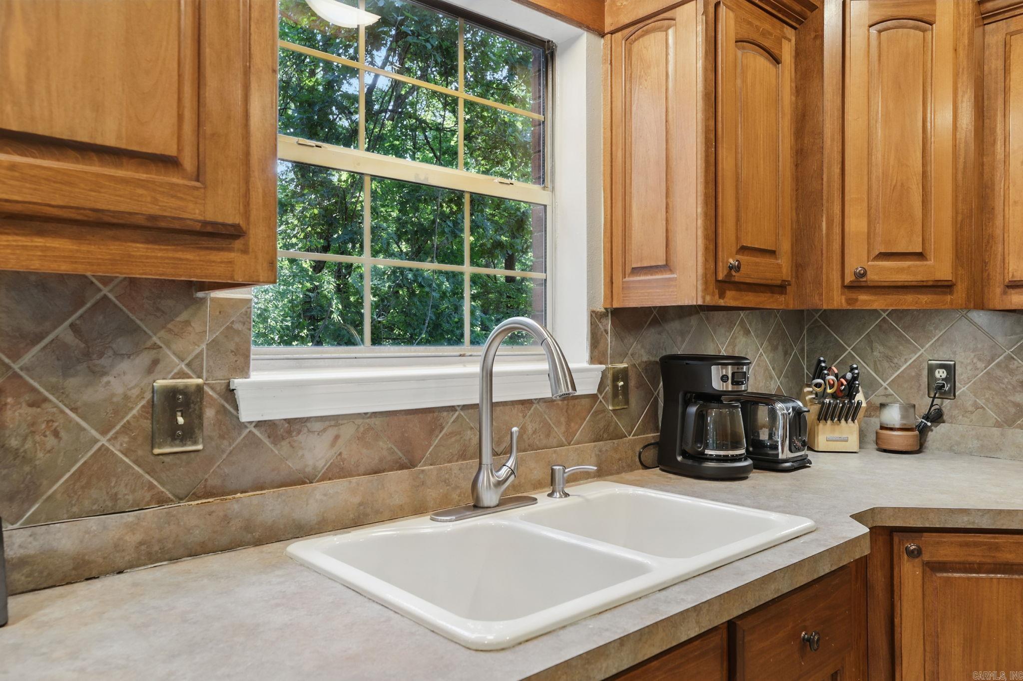1321  River Oaks  Benton, AR
