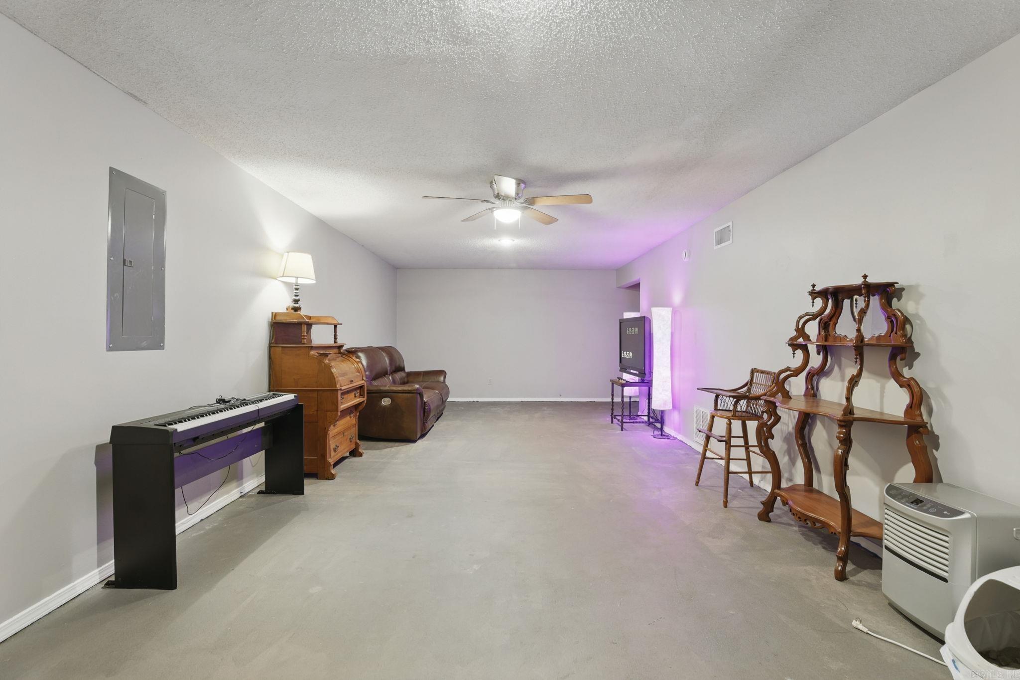1321  River Oaks  Benton, AR