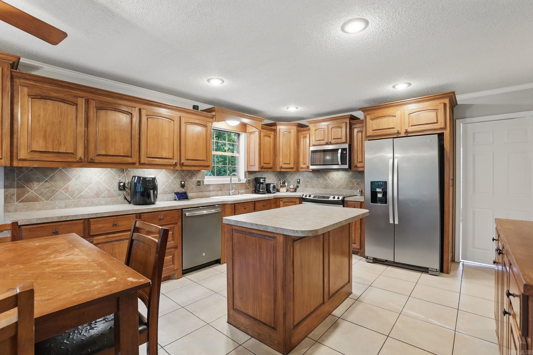 1321  River Oaks  Benton, AR