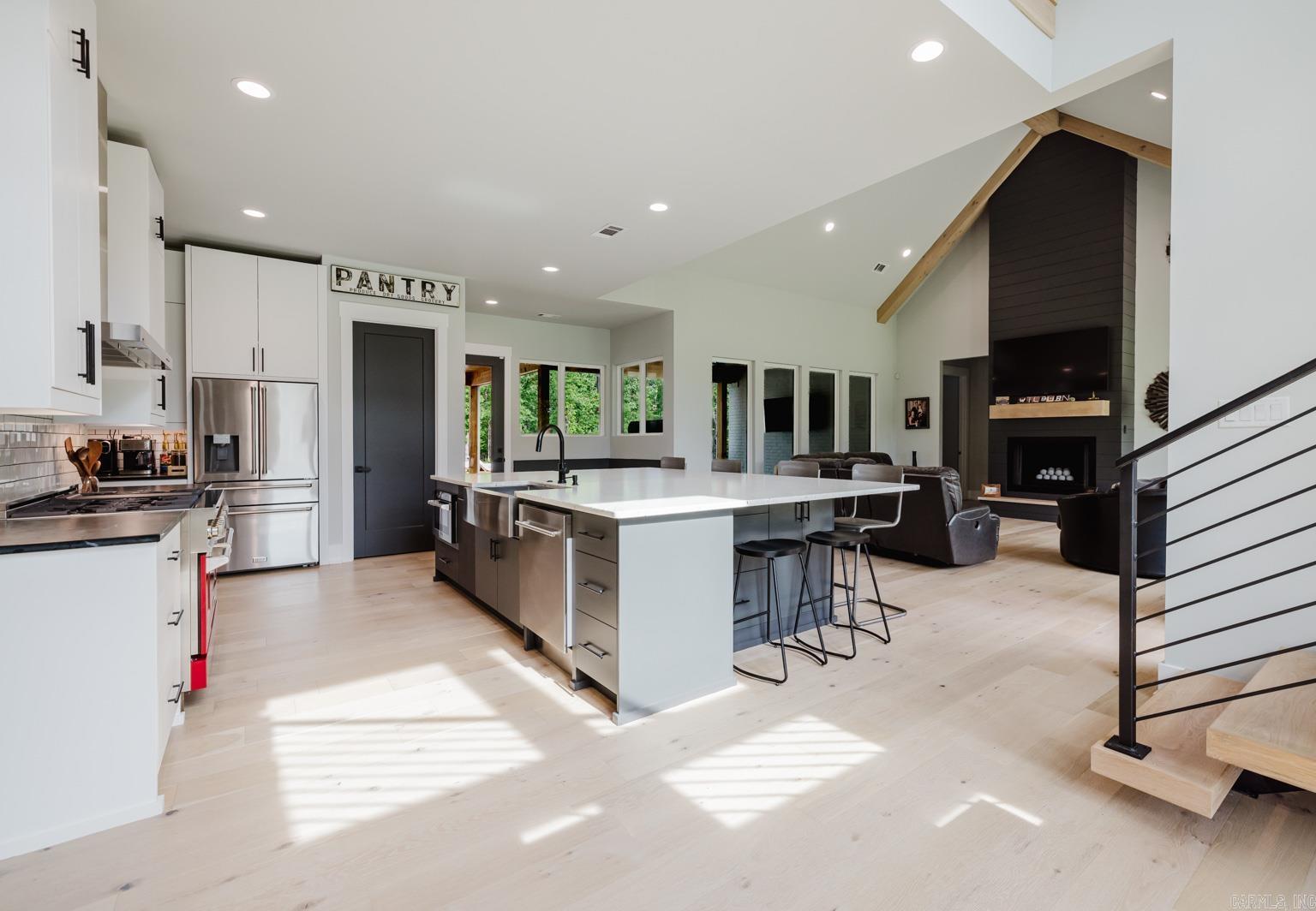 6048  Charley  Benton, AR
