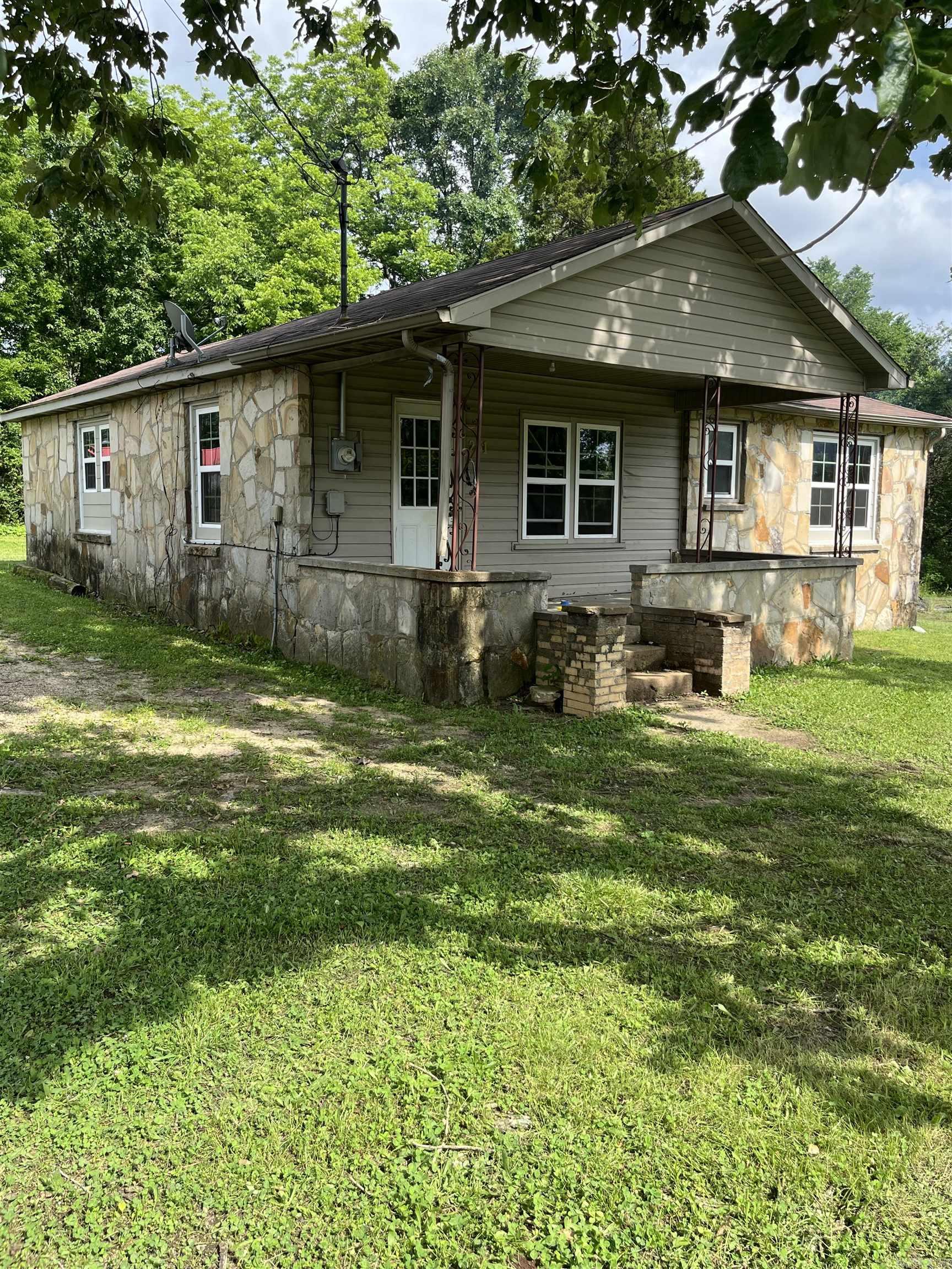 231 N Elm St  Salem, AR