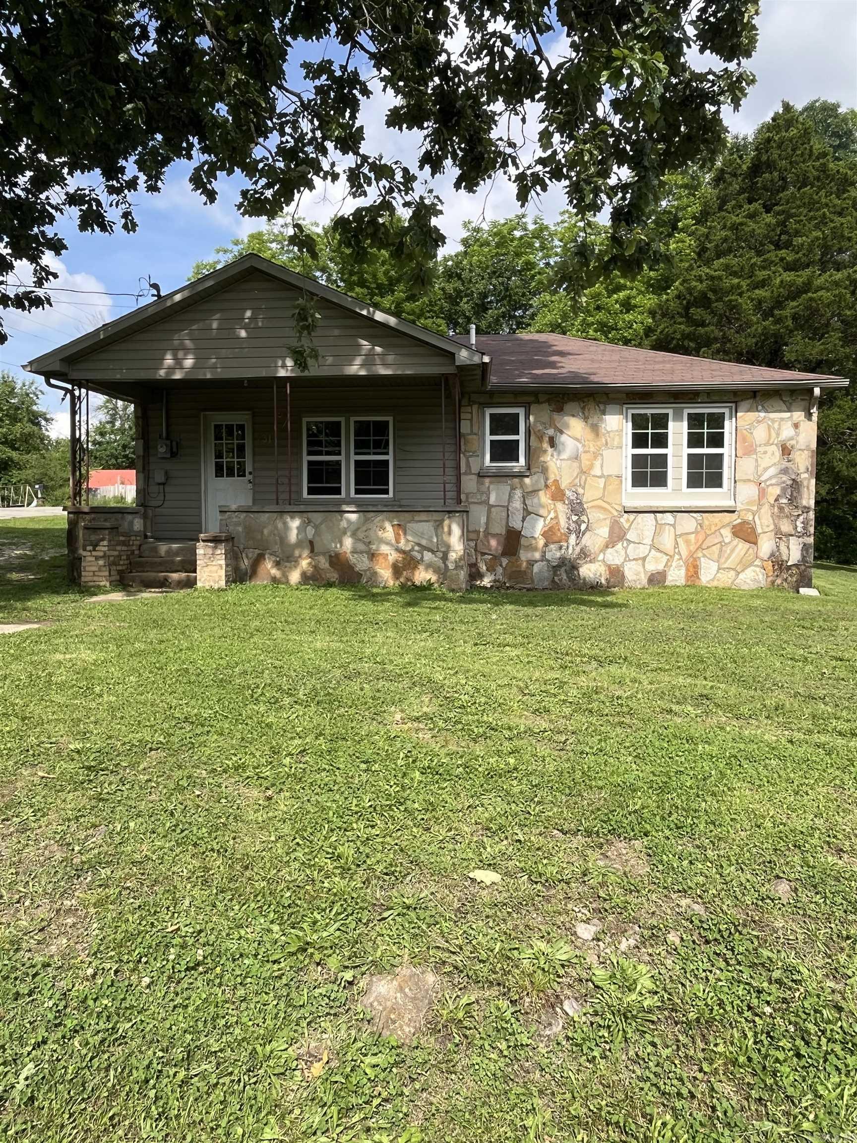 231 N Elm St  Salem, AR
