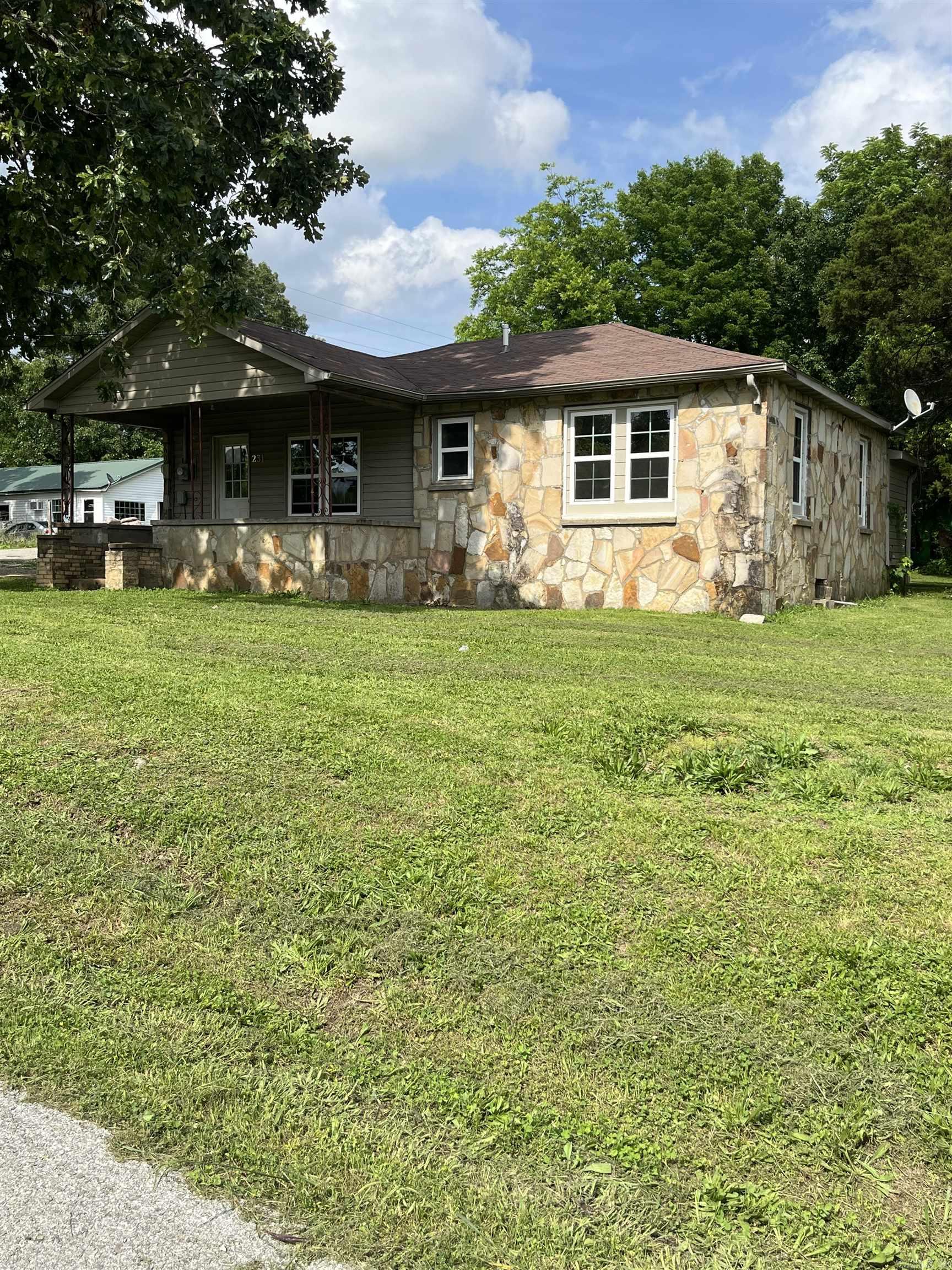 231 N Elm St  Salem, AR