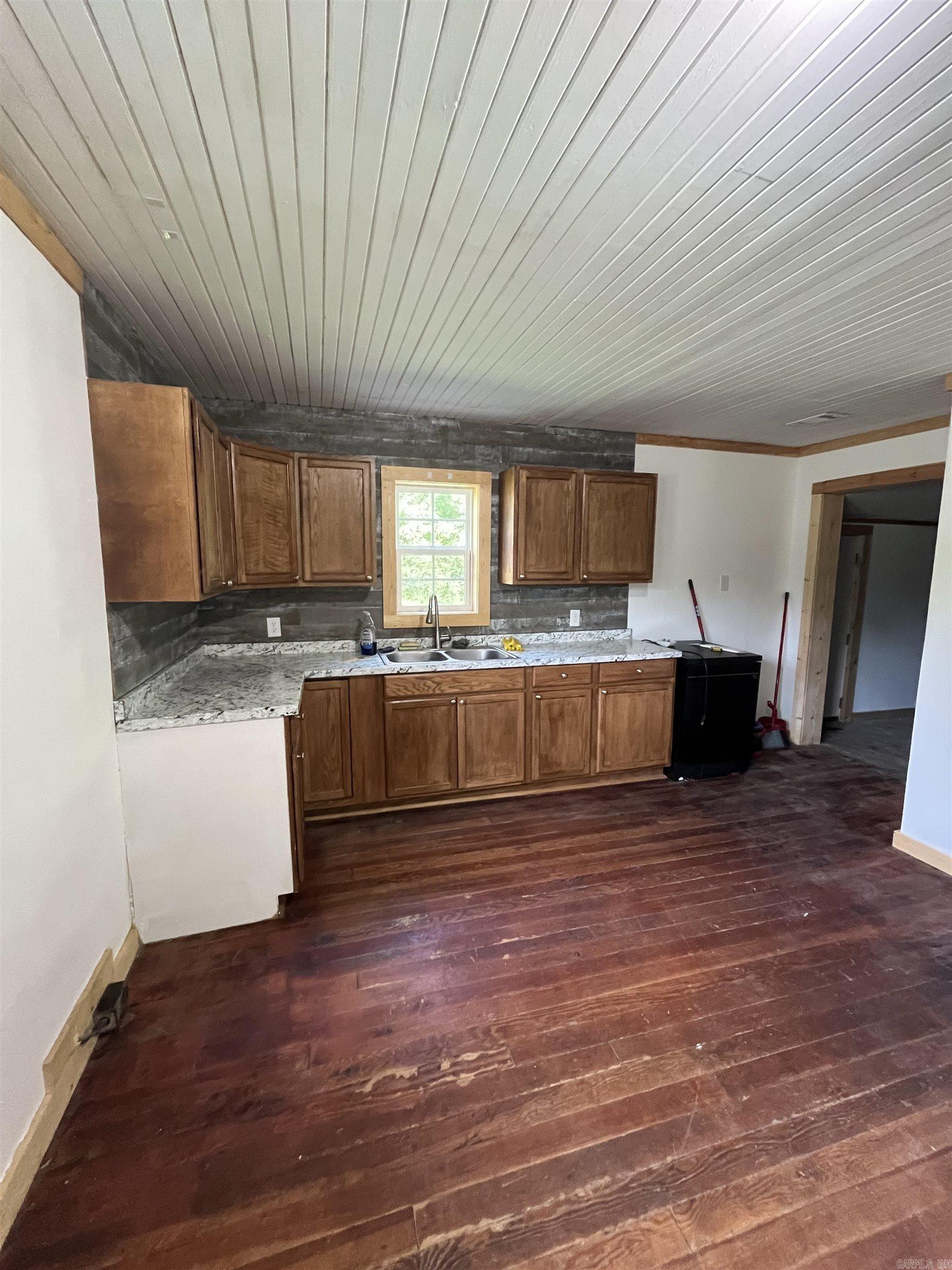 231 N Elm St  Salem, AR