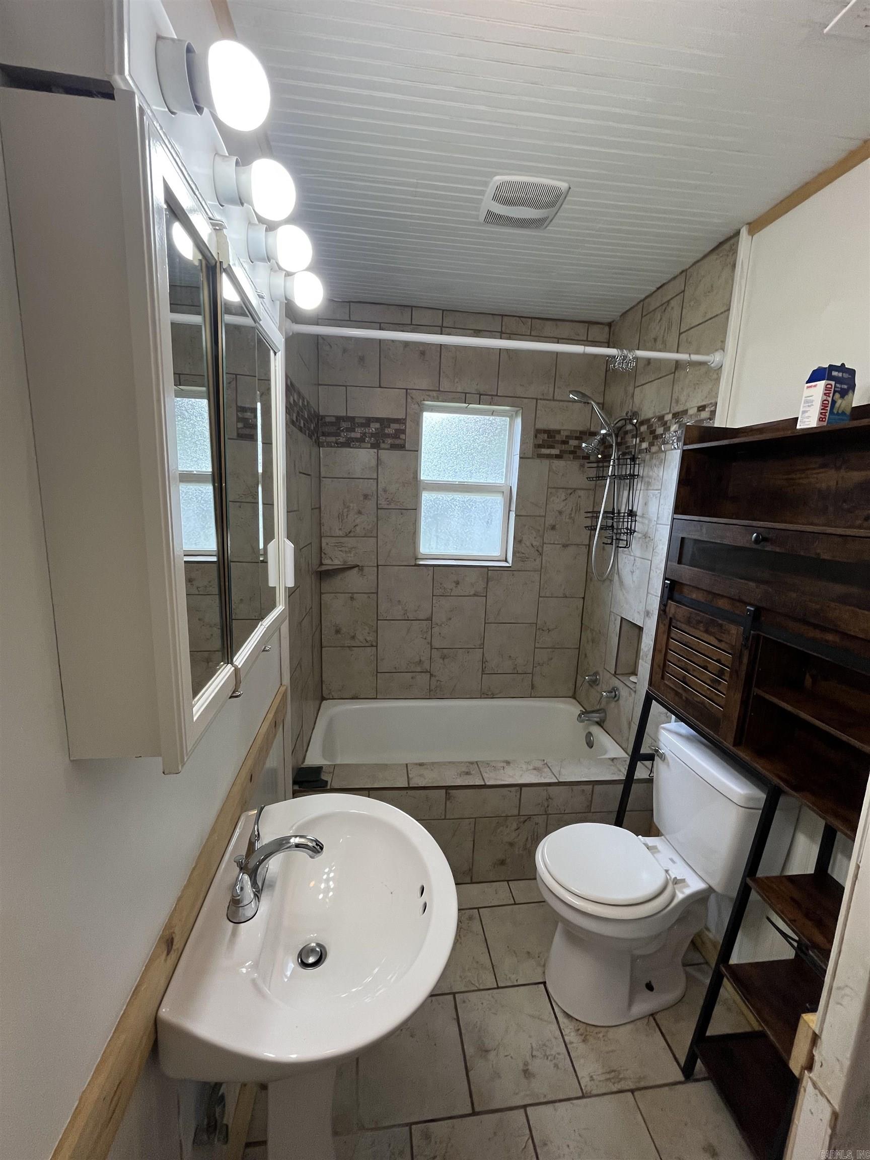 231 N Elm St  Salem, AR