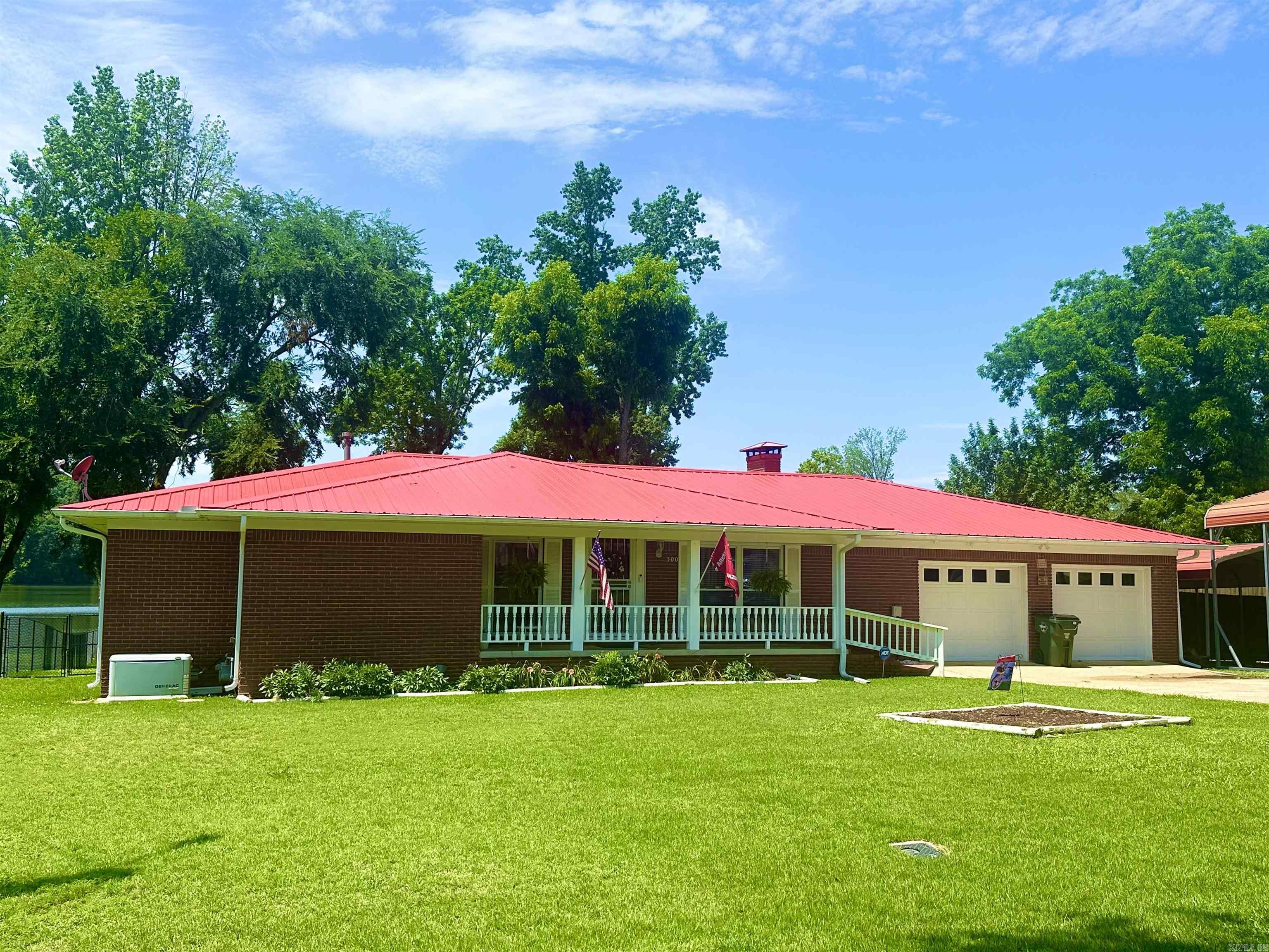 300  Elmwood  Hot Springs, AR