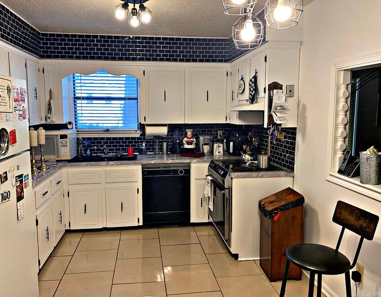 109  Pamela  Sherwood, AR