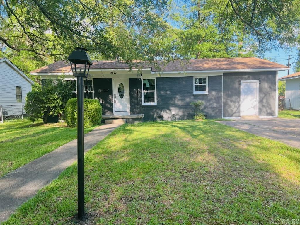2827 E Edgewood  Pine Bluff, AR