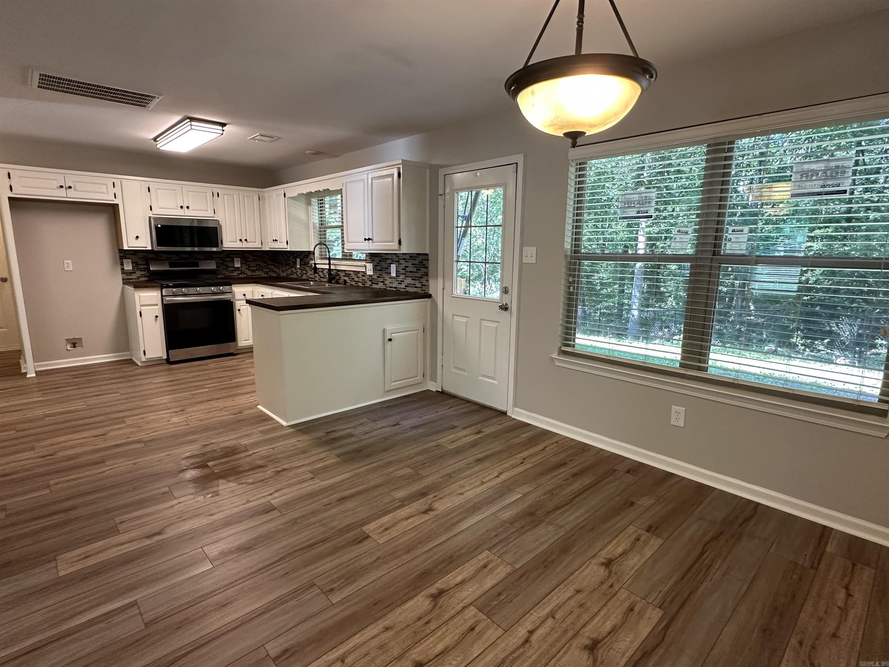 1108  River Oaks  Benton, AR