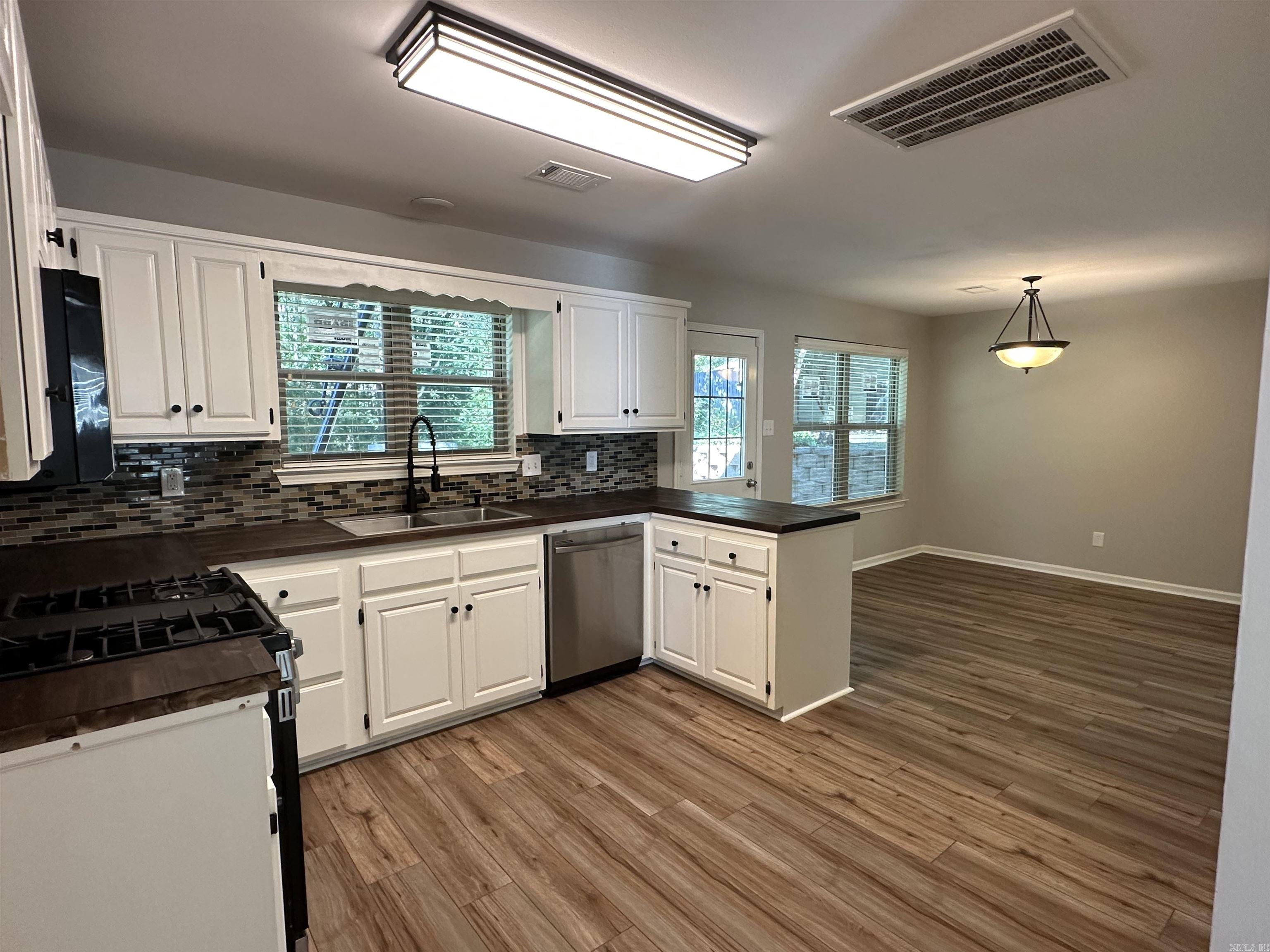 1108  River Oaks  Benton, AR